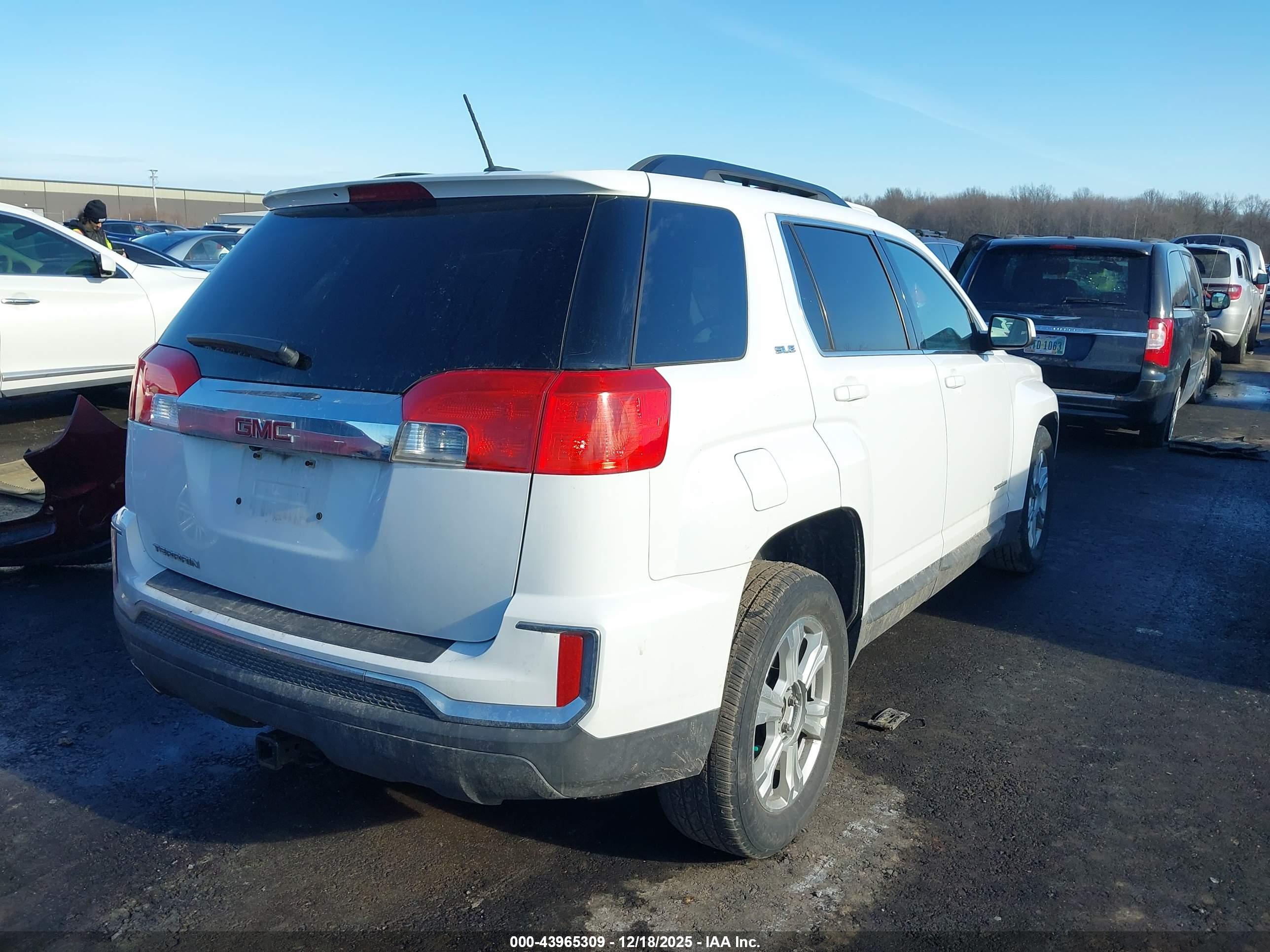 GMC TERRAIN image 4