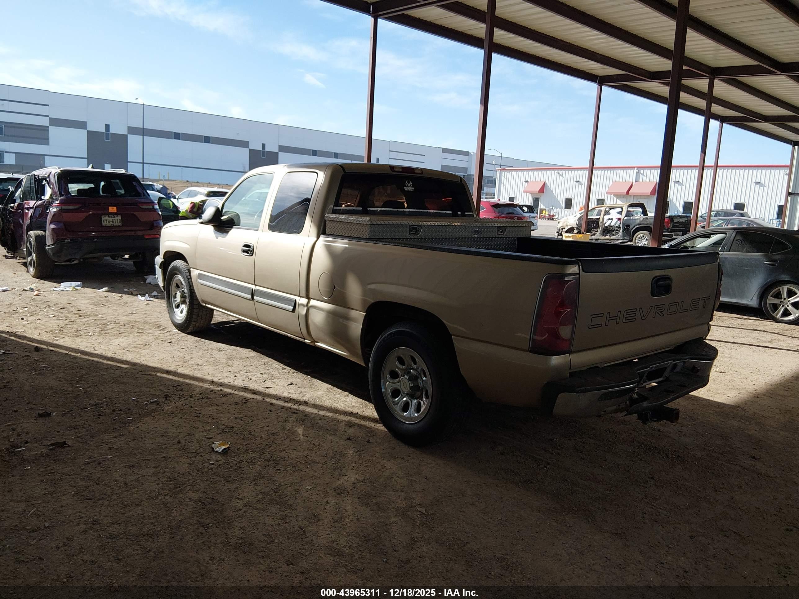 CHEVROLET SILVERADO image 3