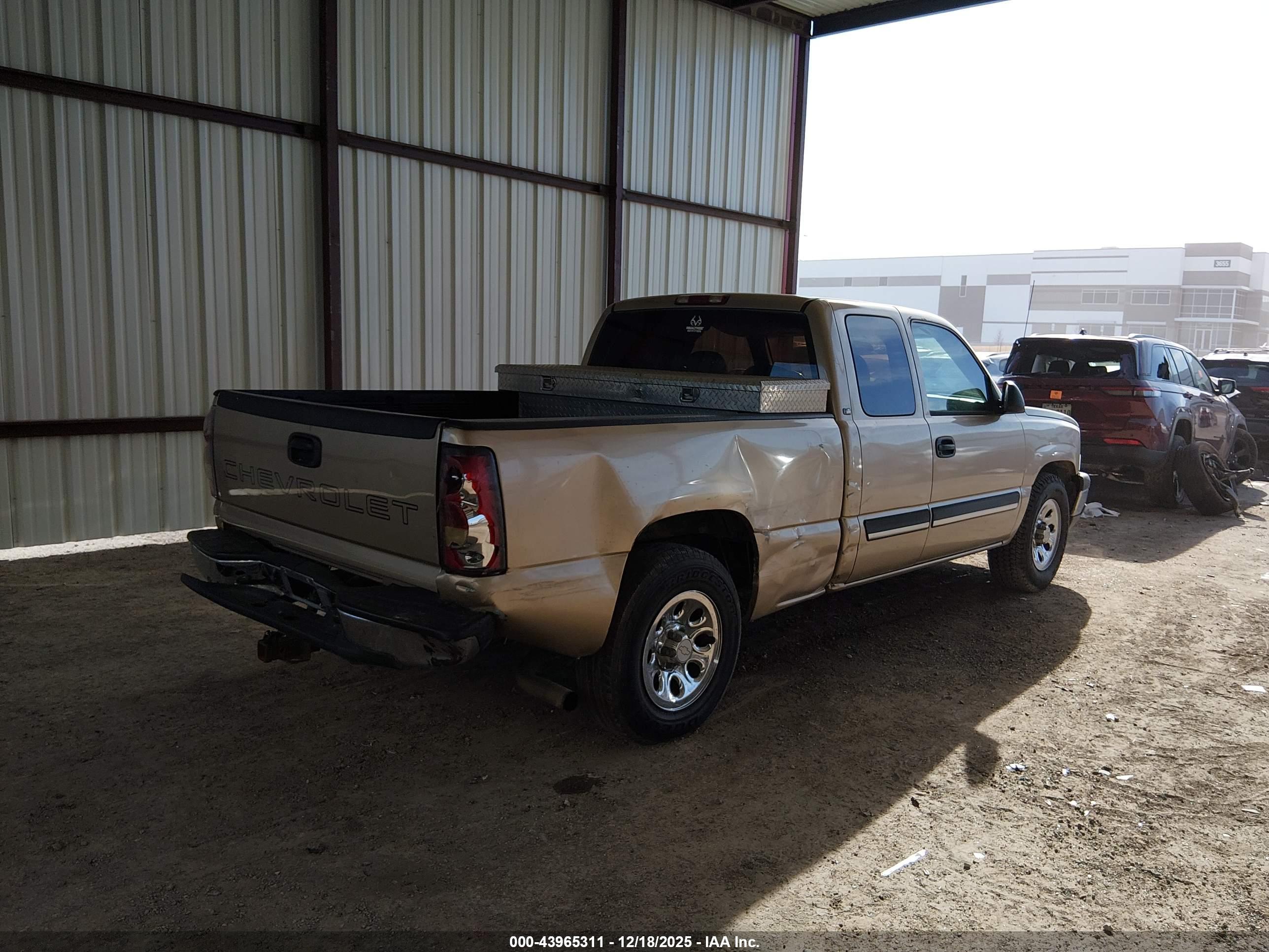 CHEVROLET SILVERADO image 4