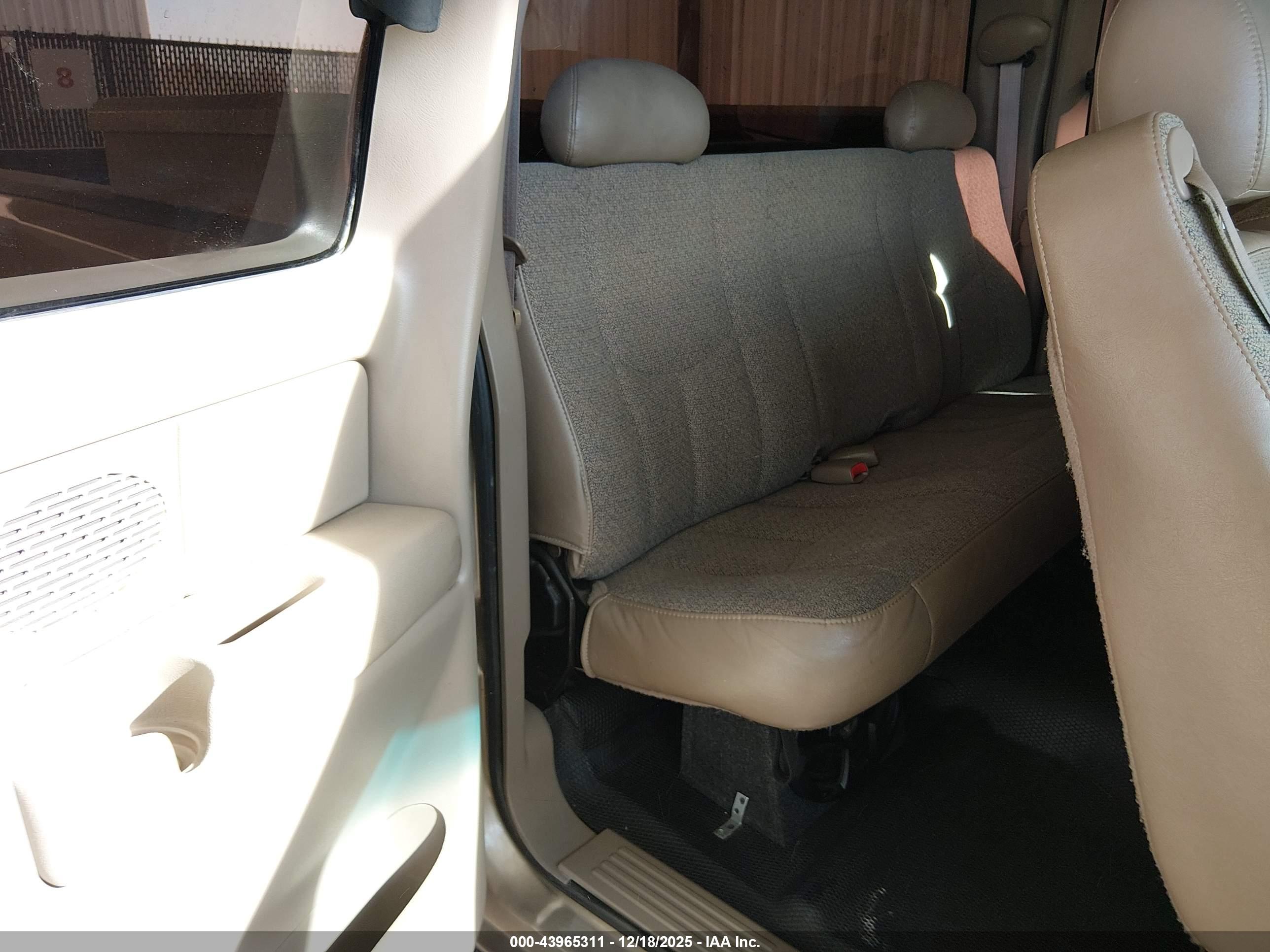 CHEVROLET SILVERADO image 8