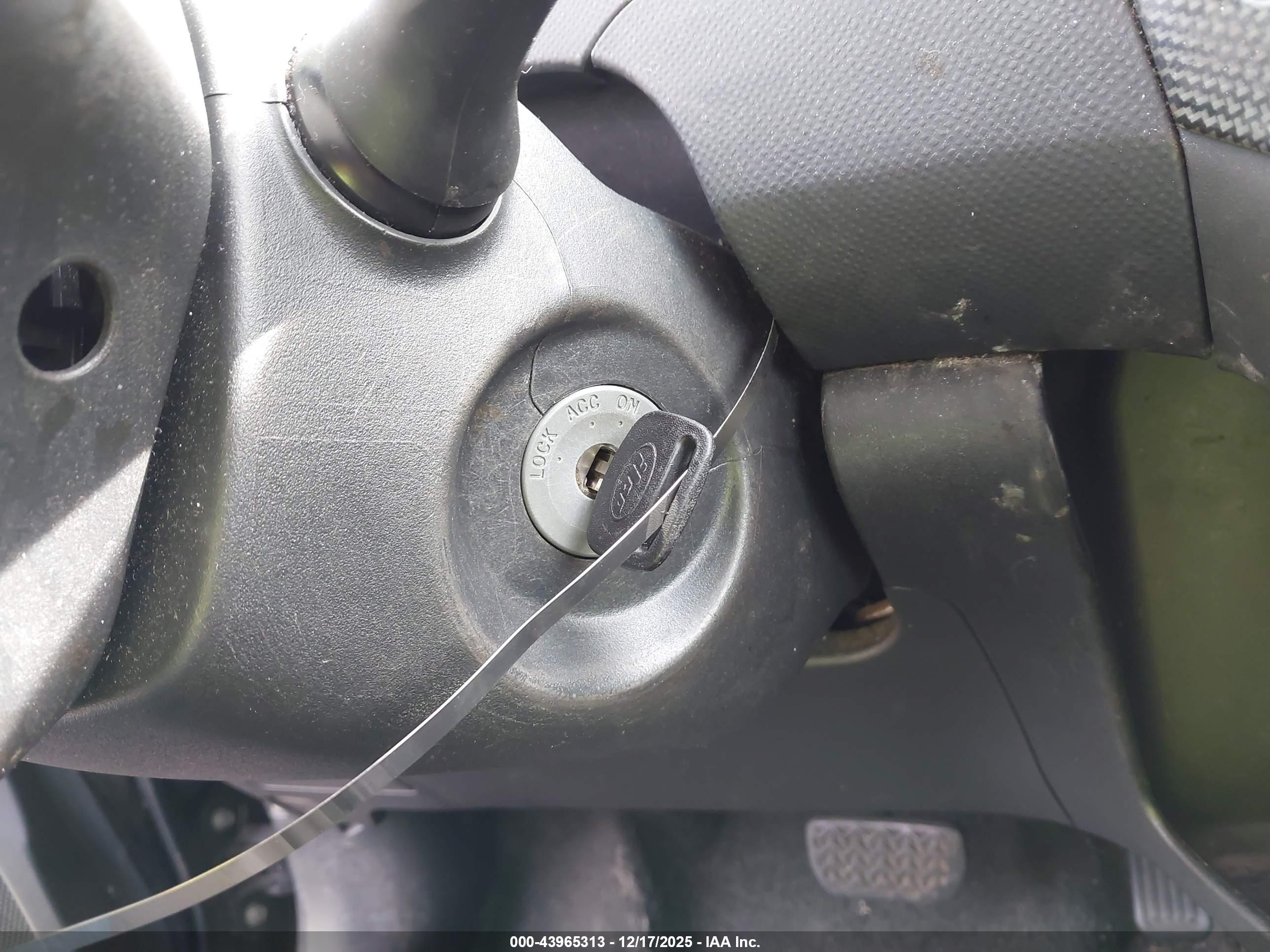 TOYOTA YARIS image 11