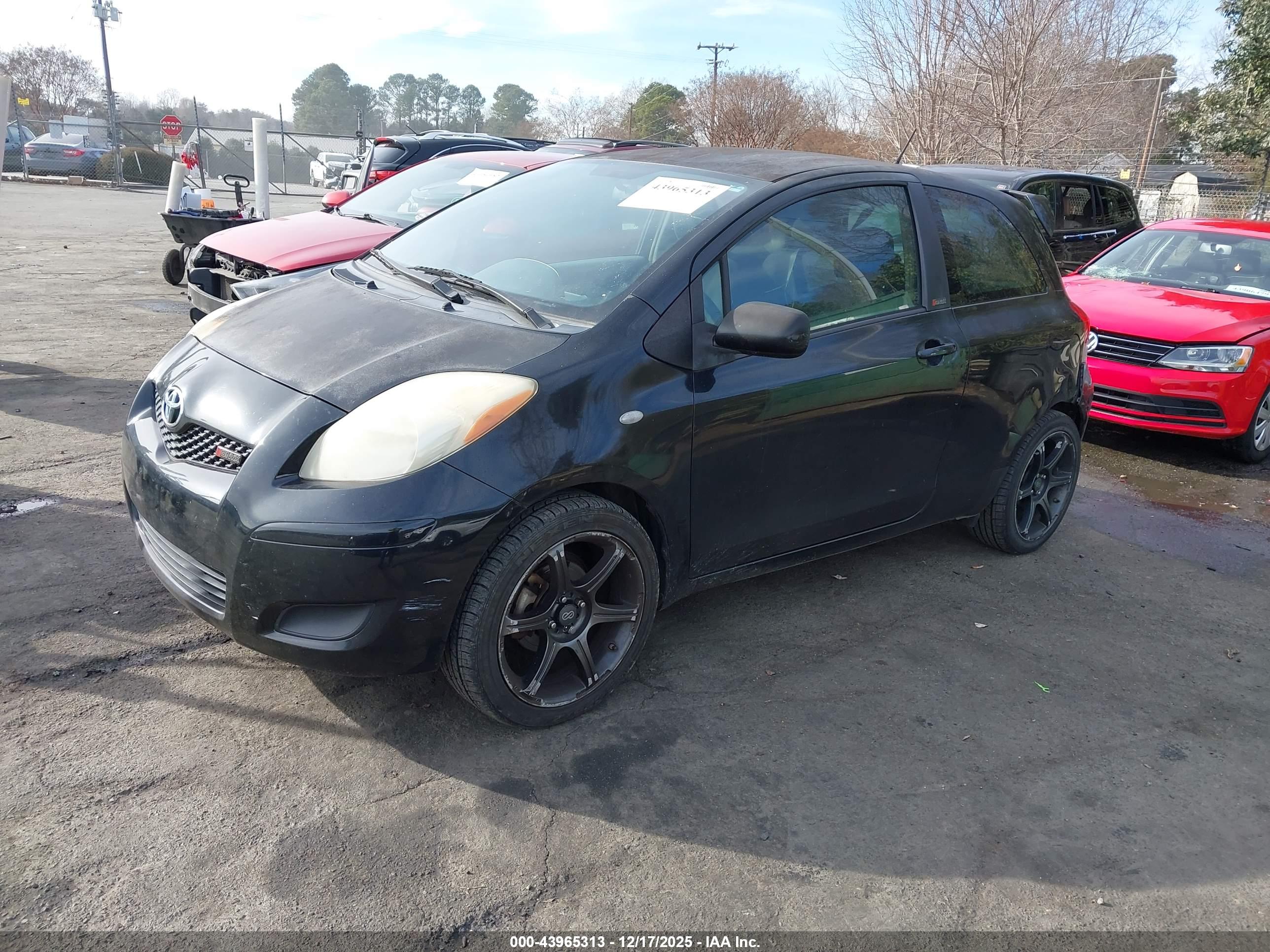 TOYOTA YARIS image 2