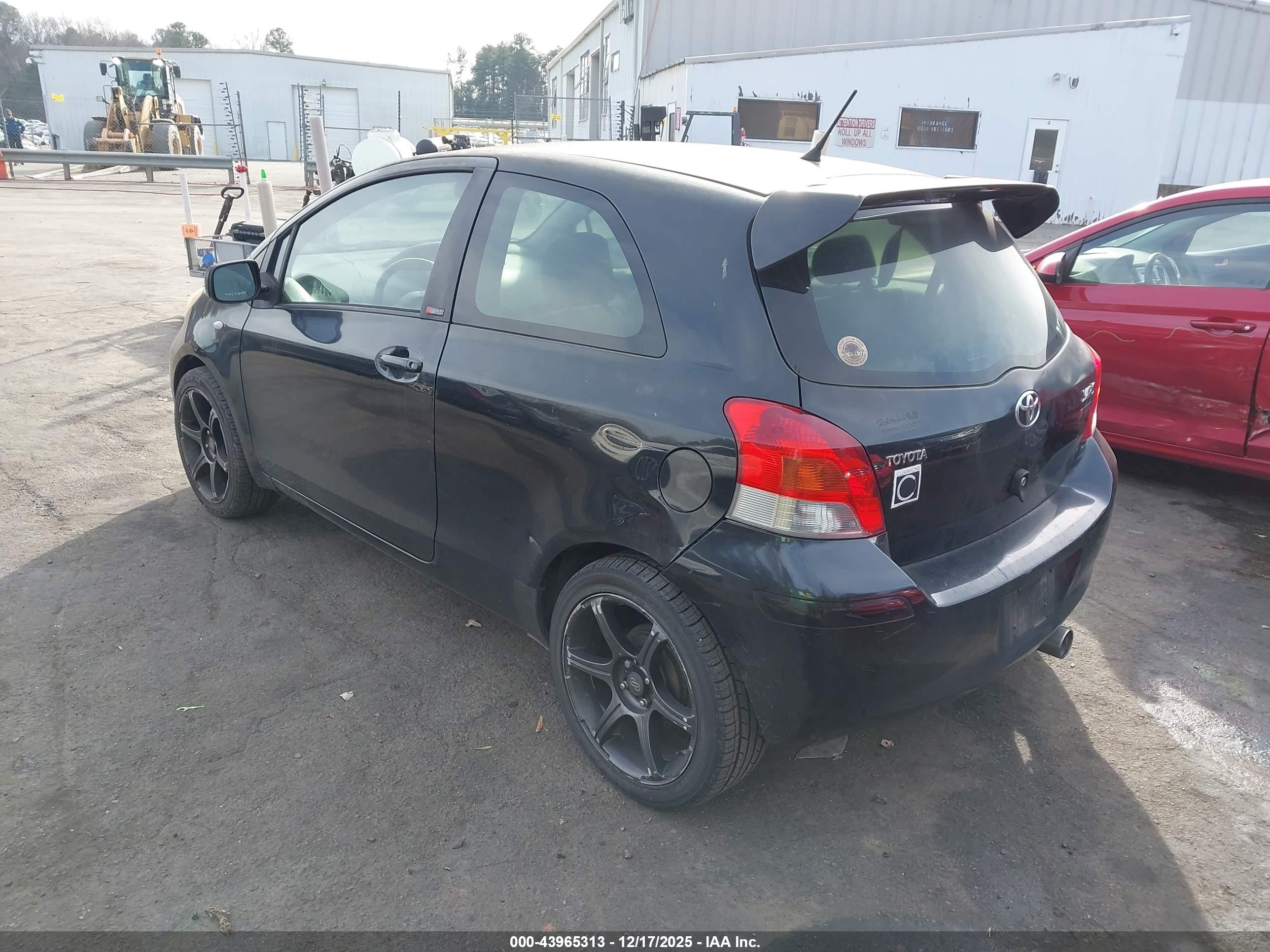 TOYOTA YARIS image 3