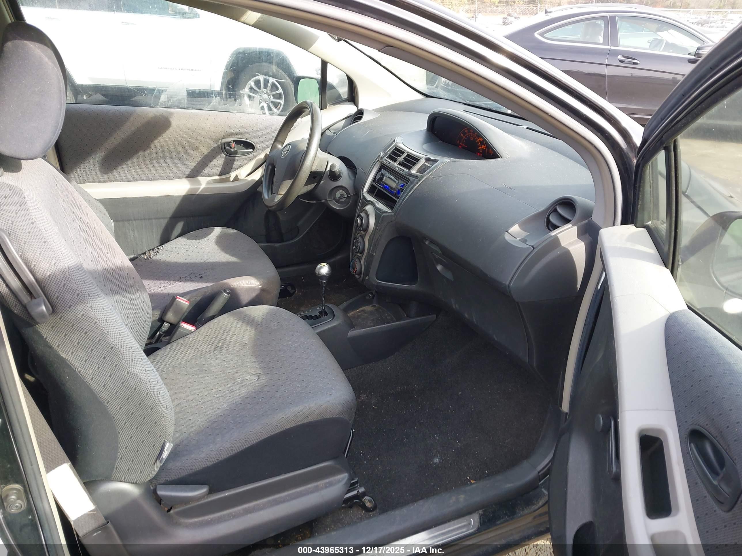 TOYOTA YARIS image 5