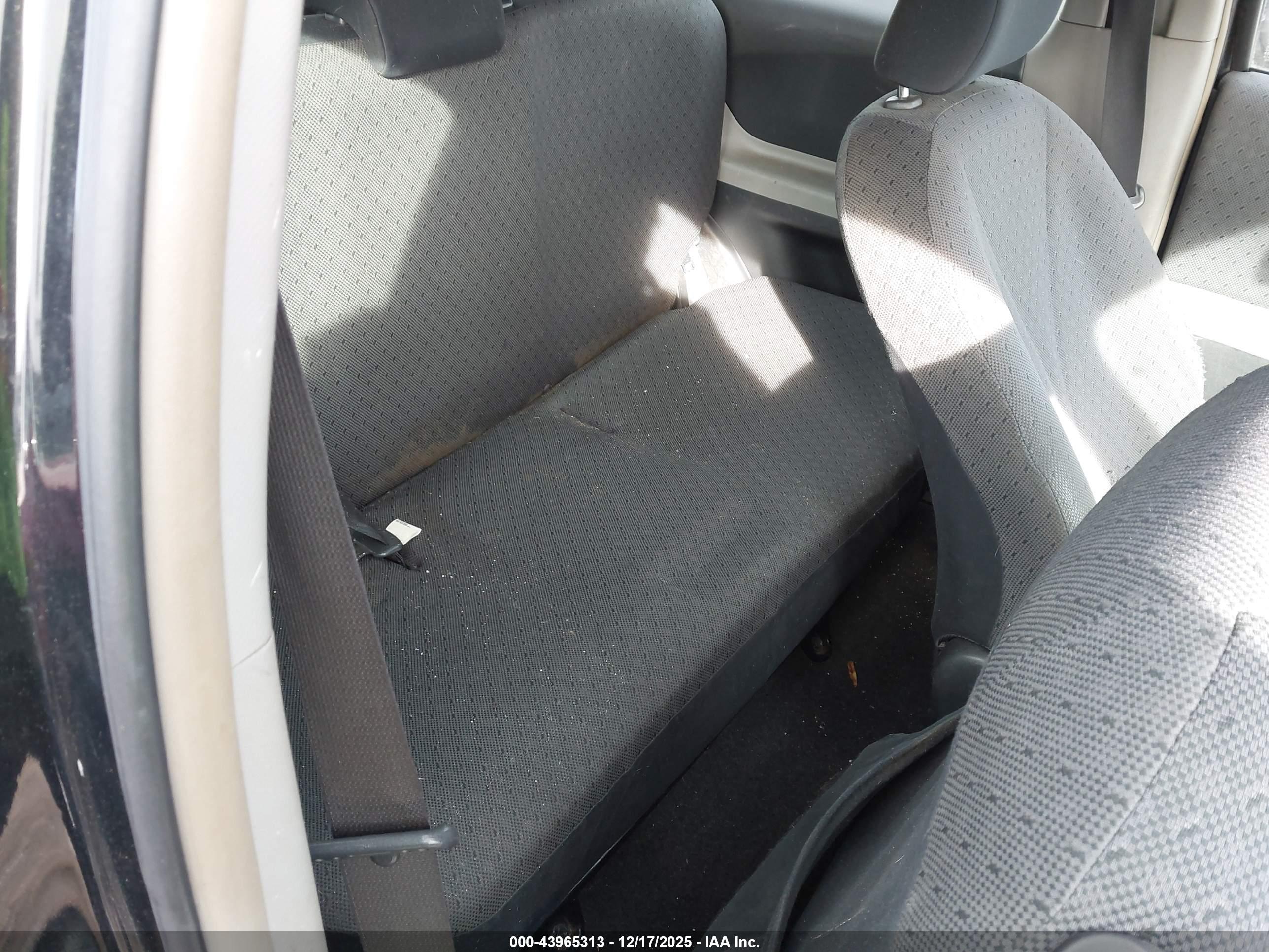 TOYOTA YARIS image 8