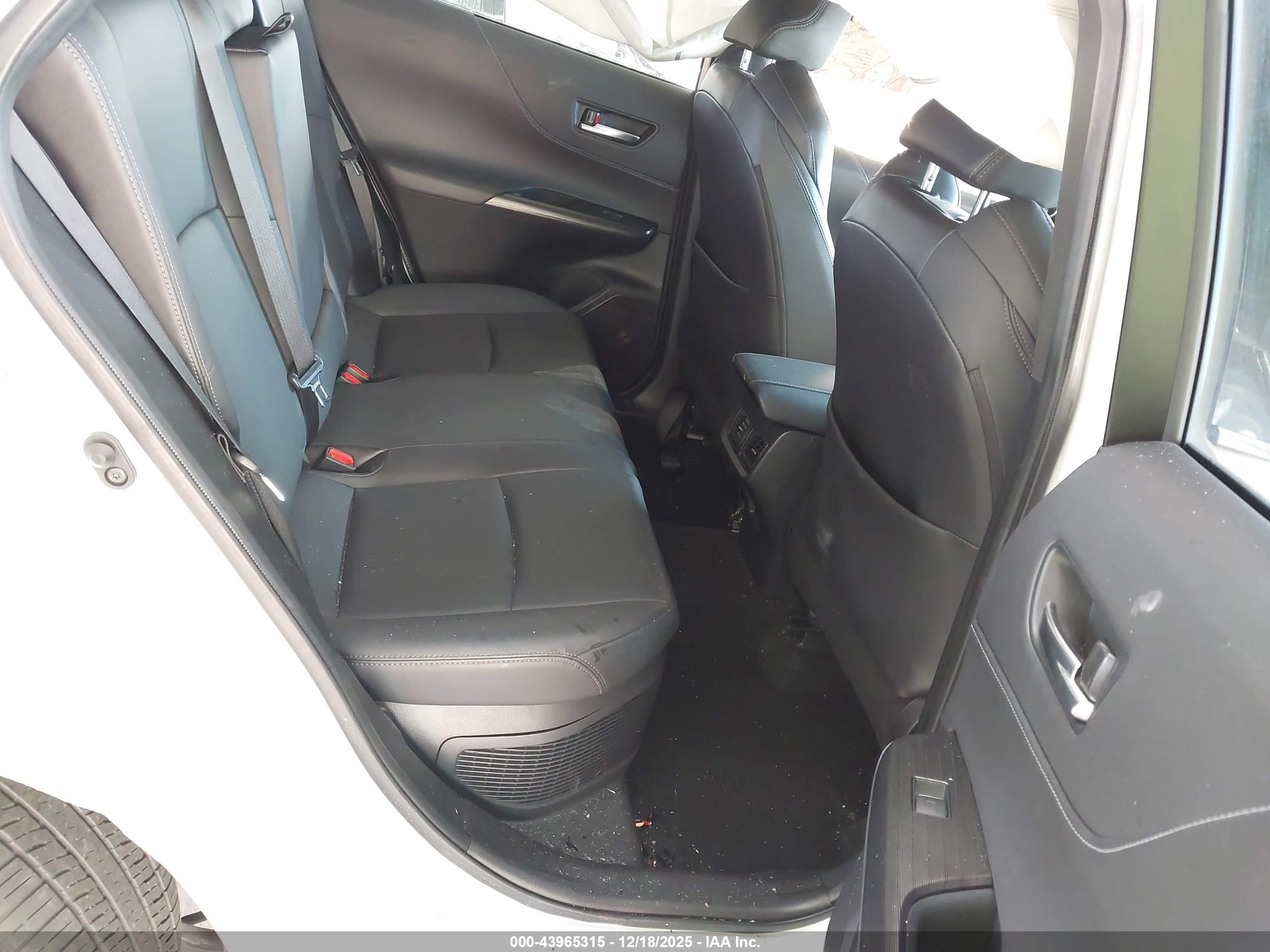 TOYOTA VENZA image 8