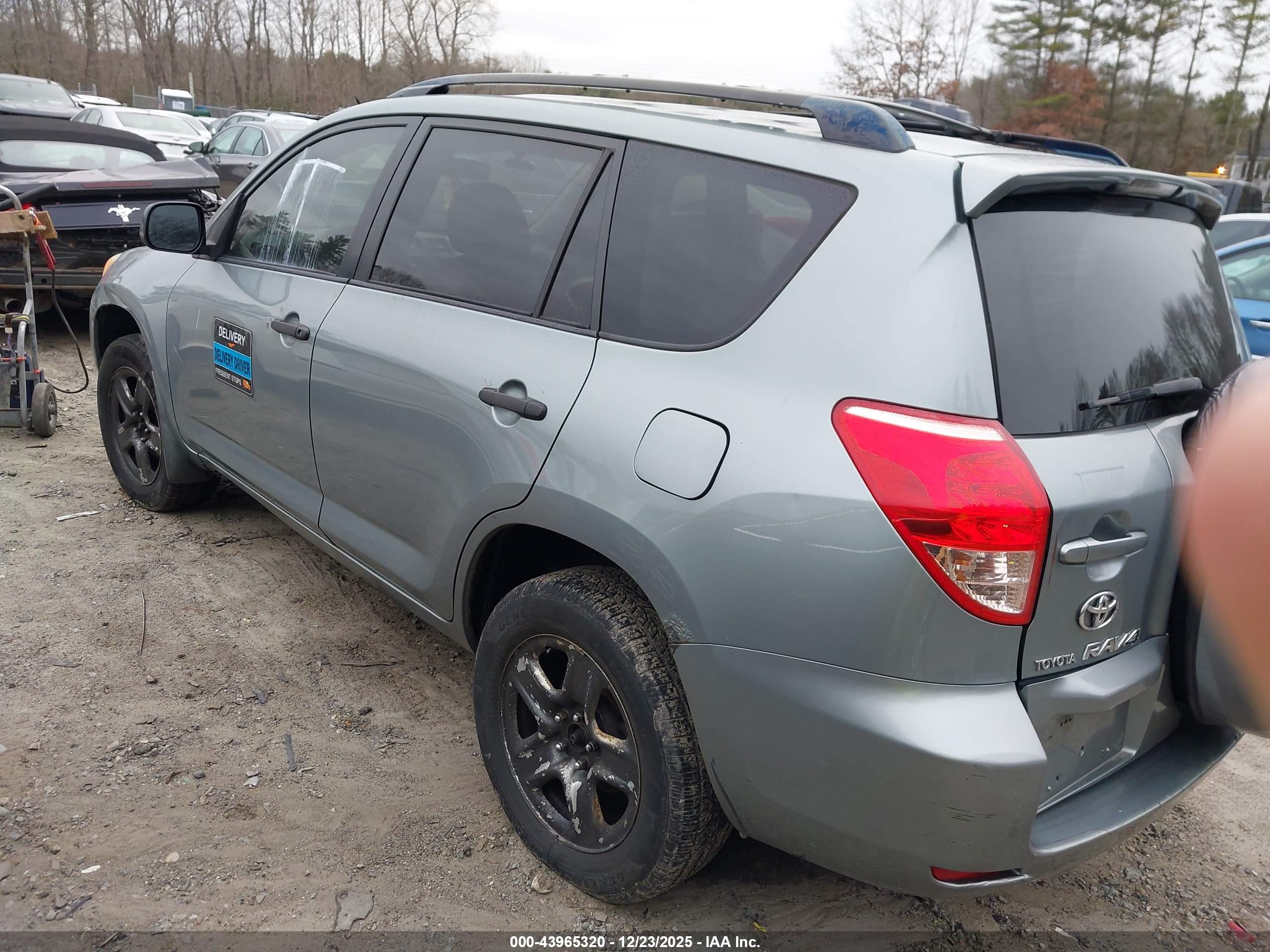 TOYOTA RAV4 image 3
