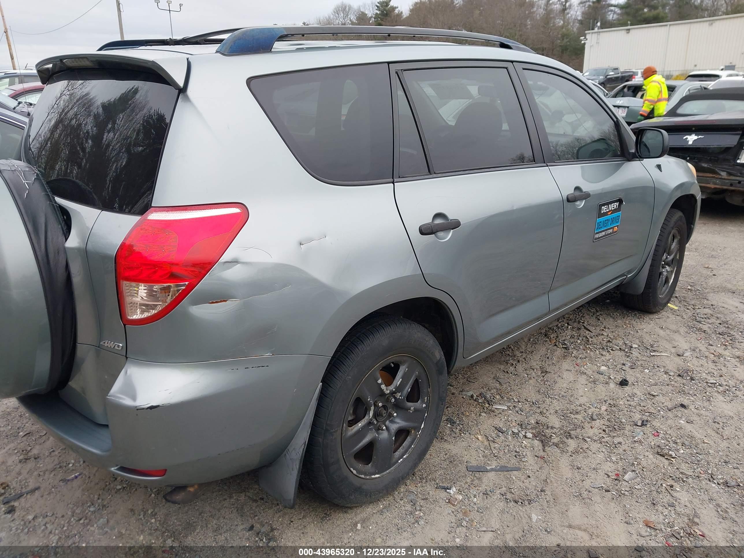 TOYOTA RAV4 image 4