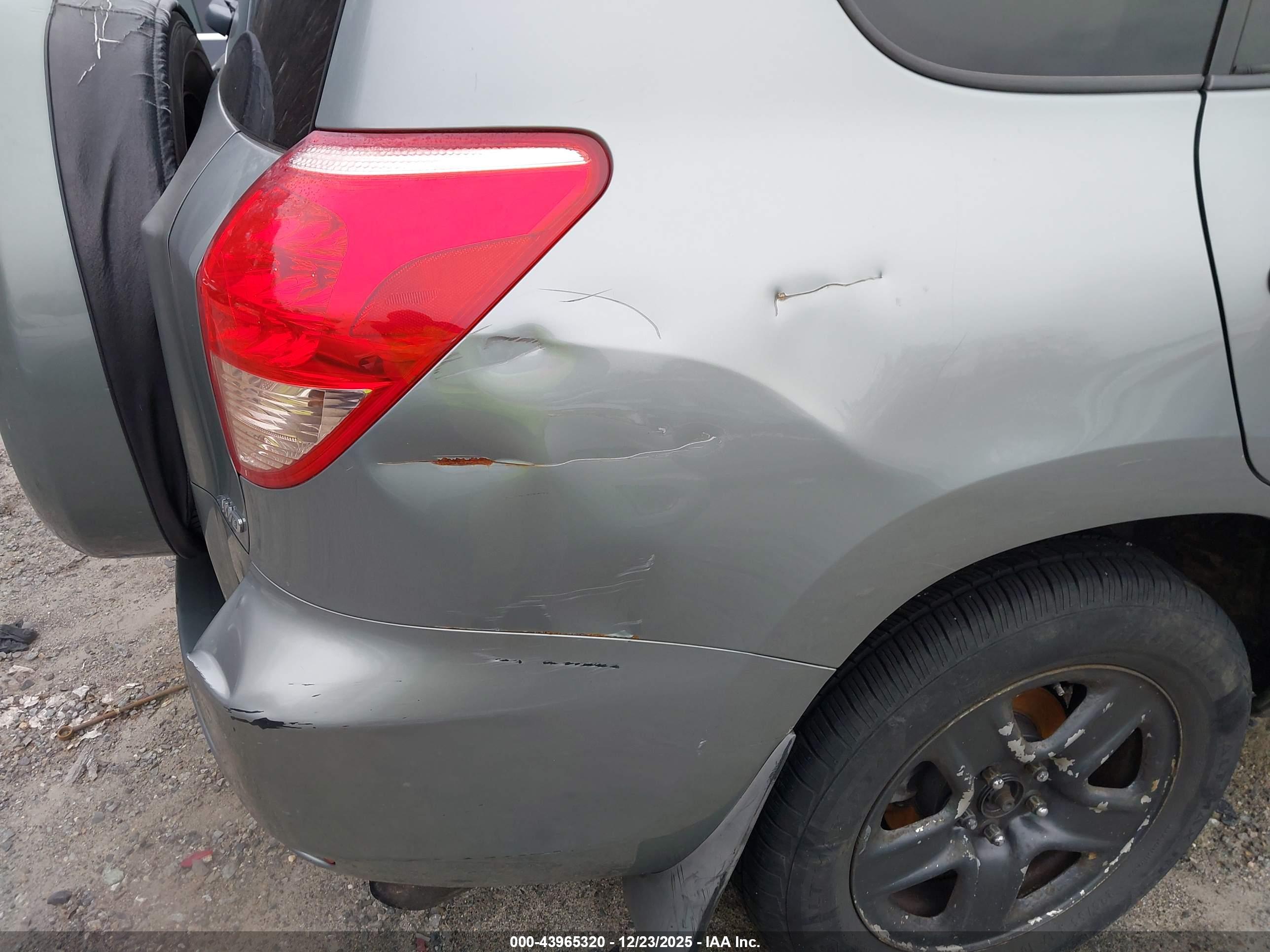 TOYOTA RAV4 image 6