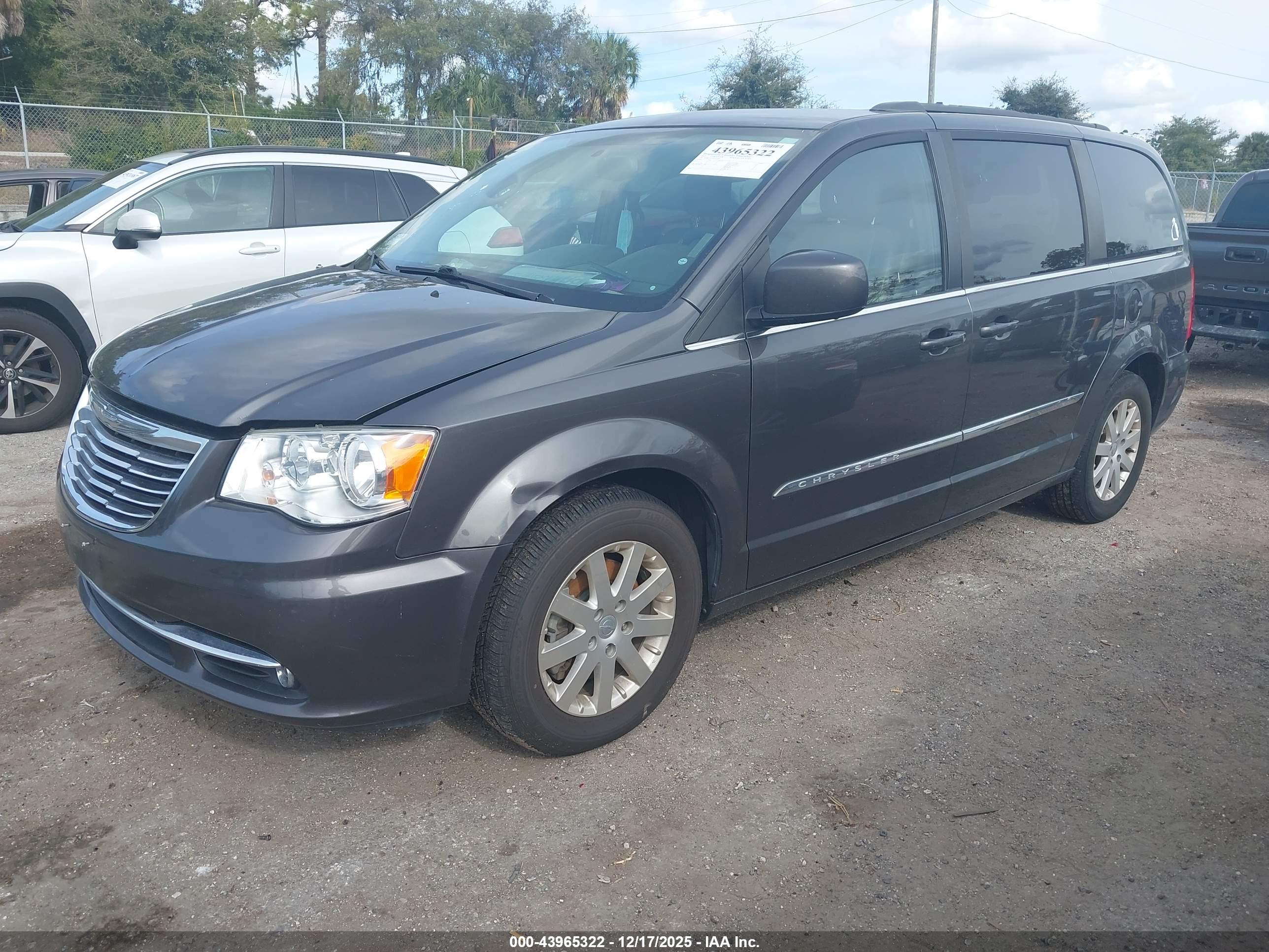 CHRYSLER TOWN image 2