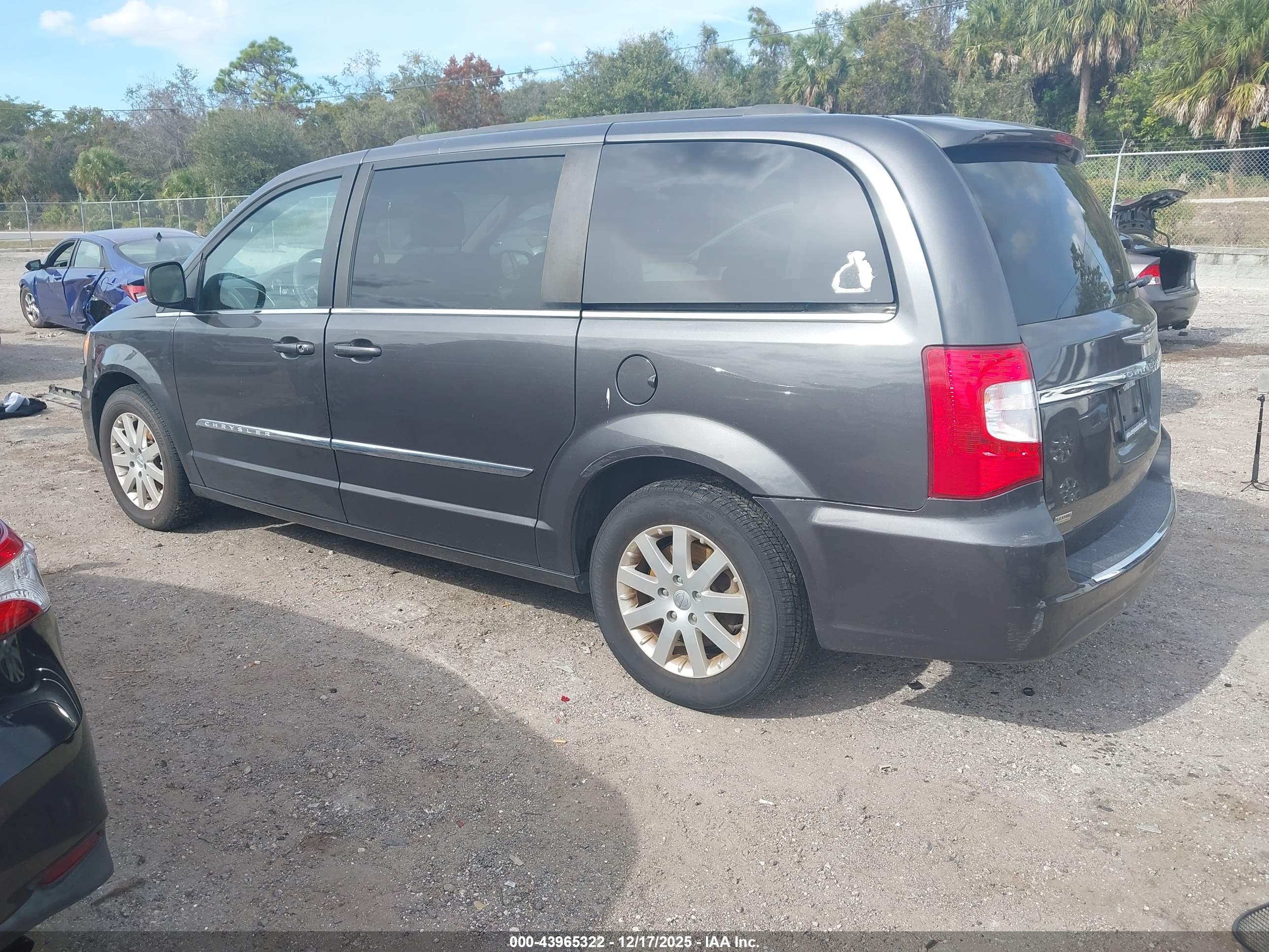 CHRYSLER TOWN image 3