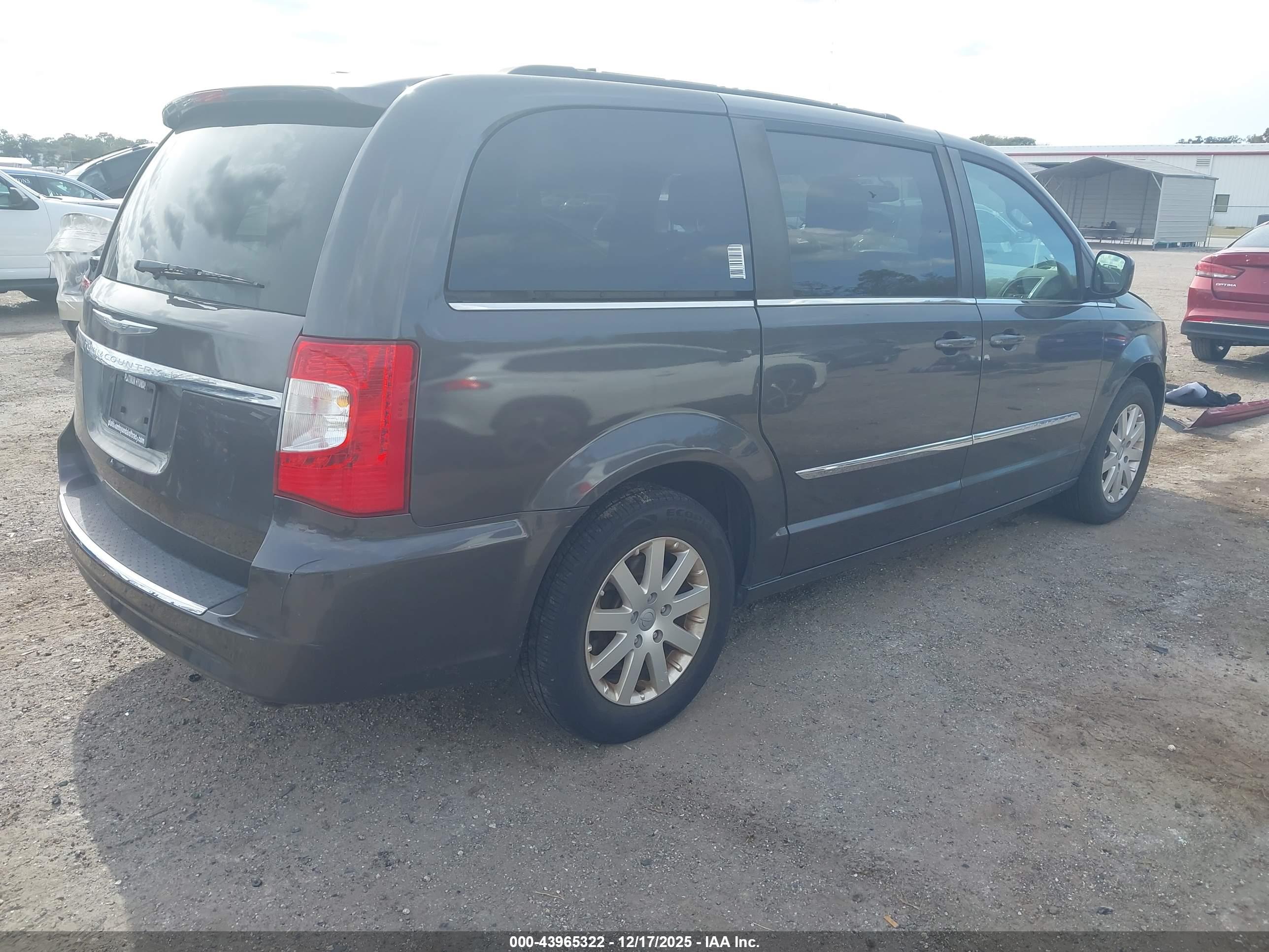 CHRYSLER TOWN image 4