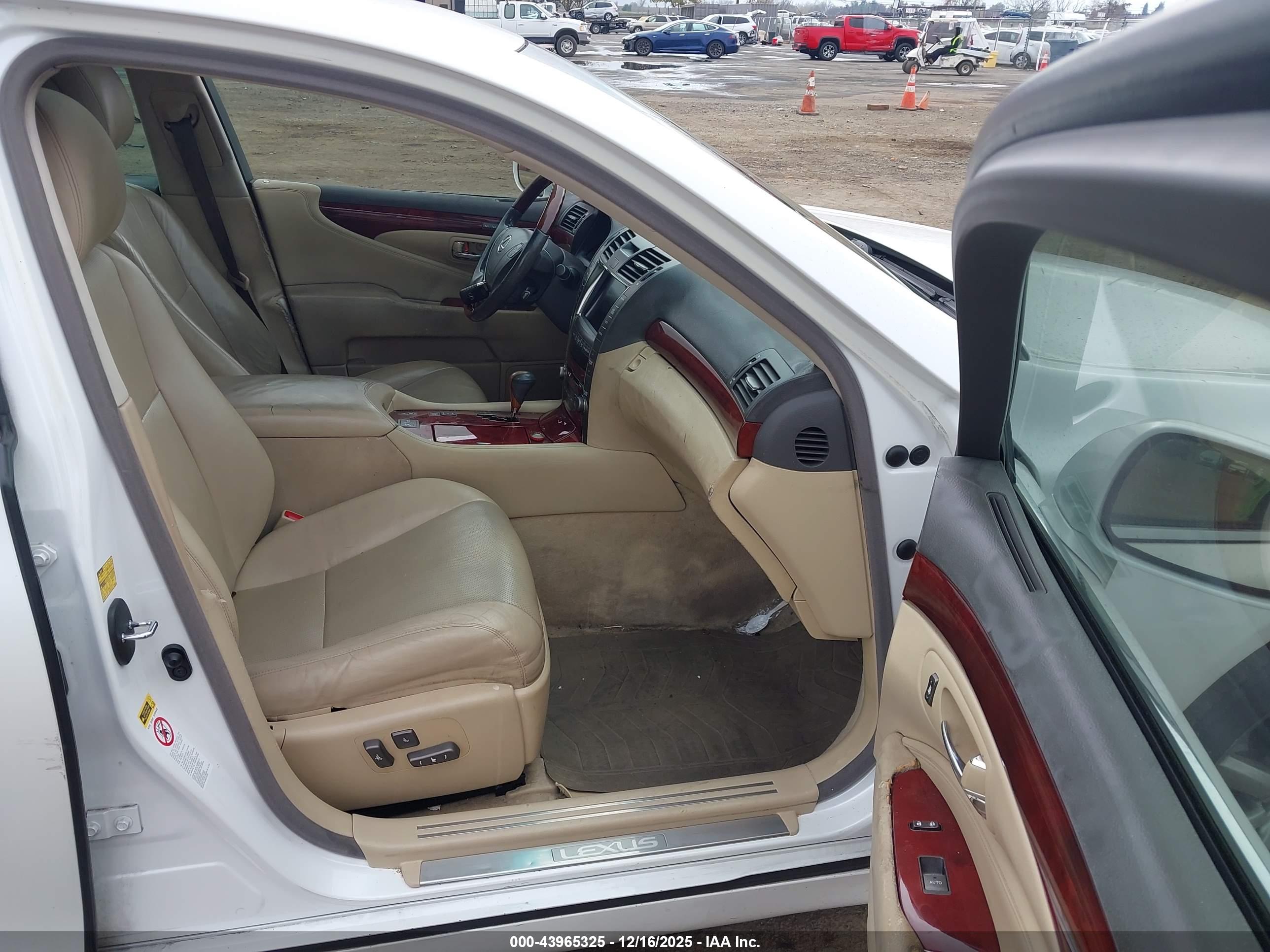 LEXUS LS image 5