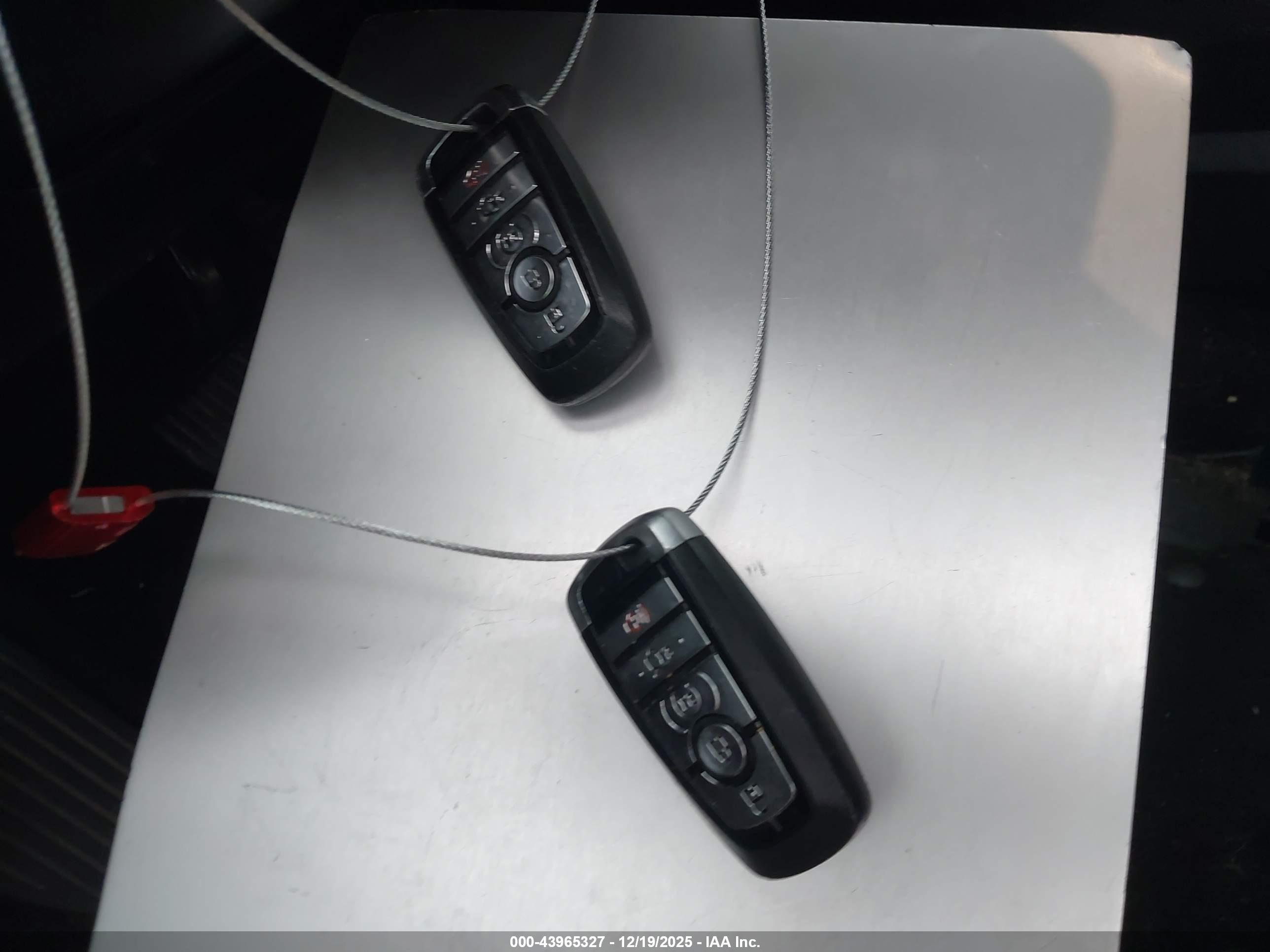 FORD FUSION image 11