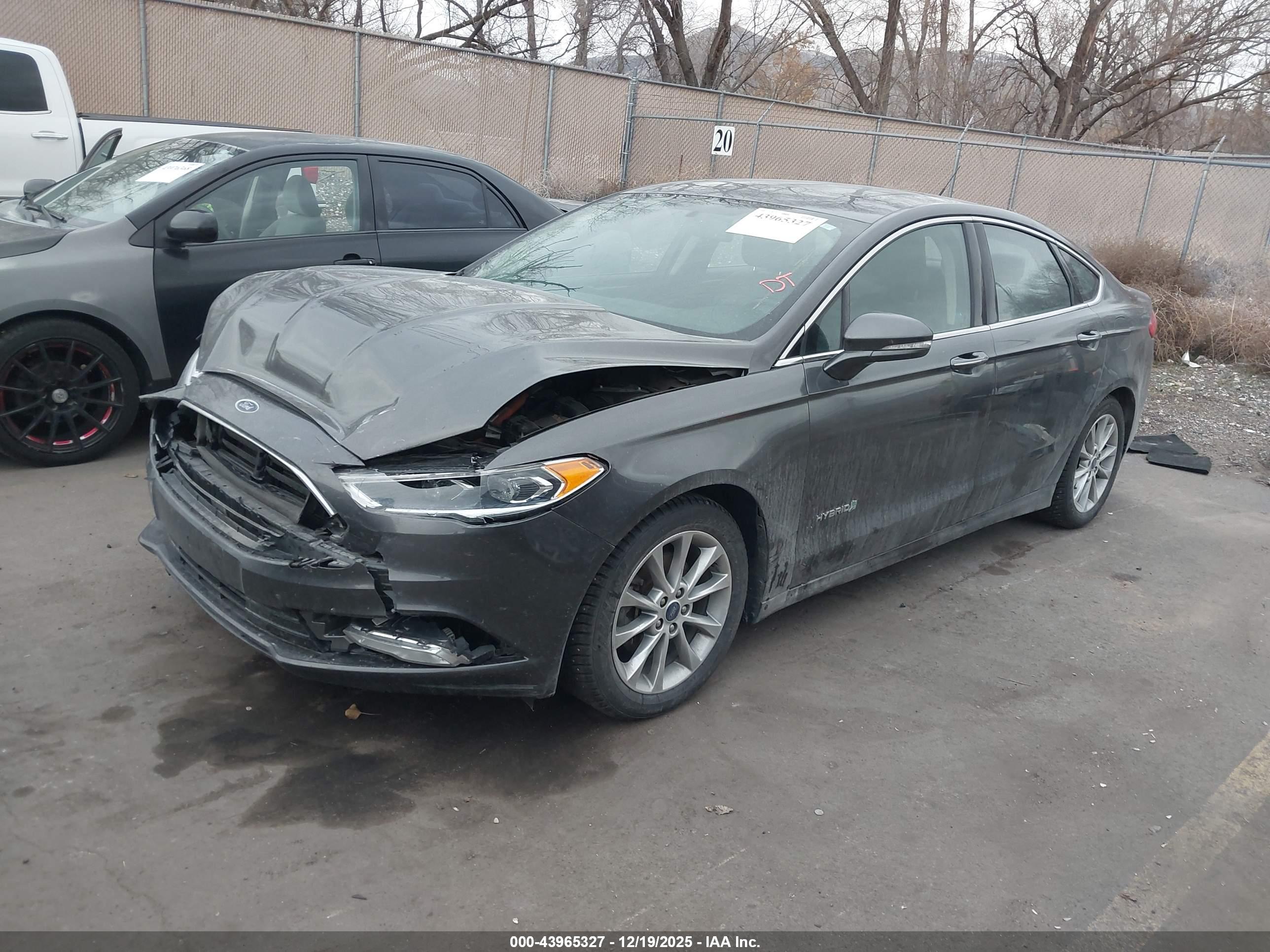 FORD FUSION image 2