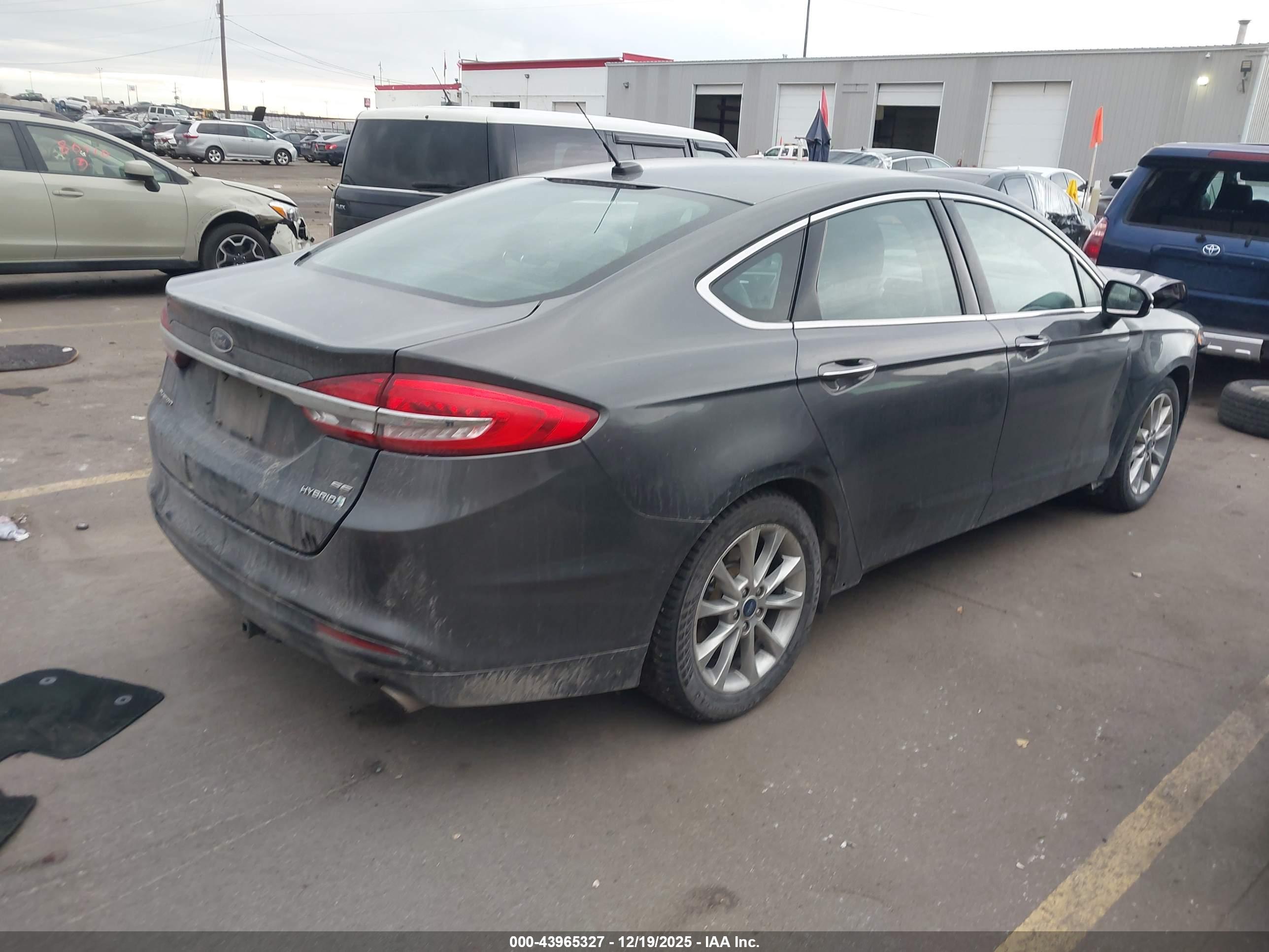 FORD FUSION image 4