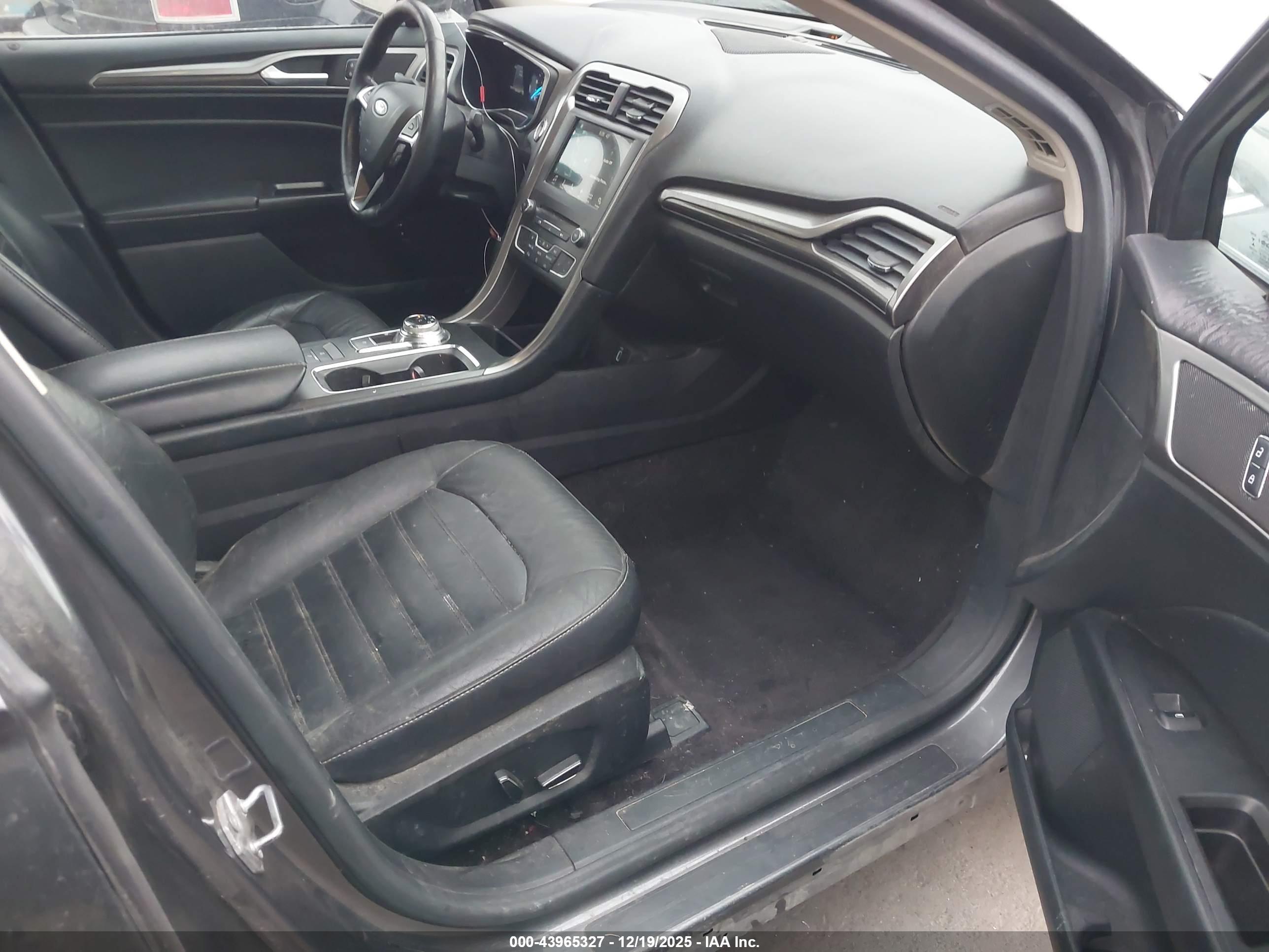 FORD FUSION image 5