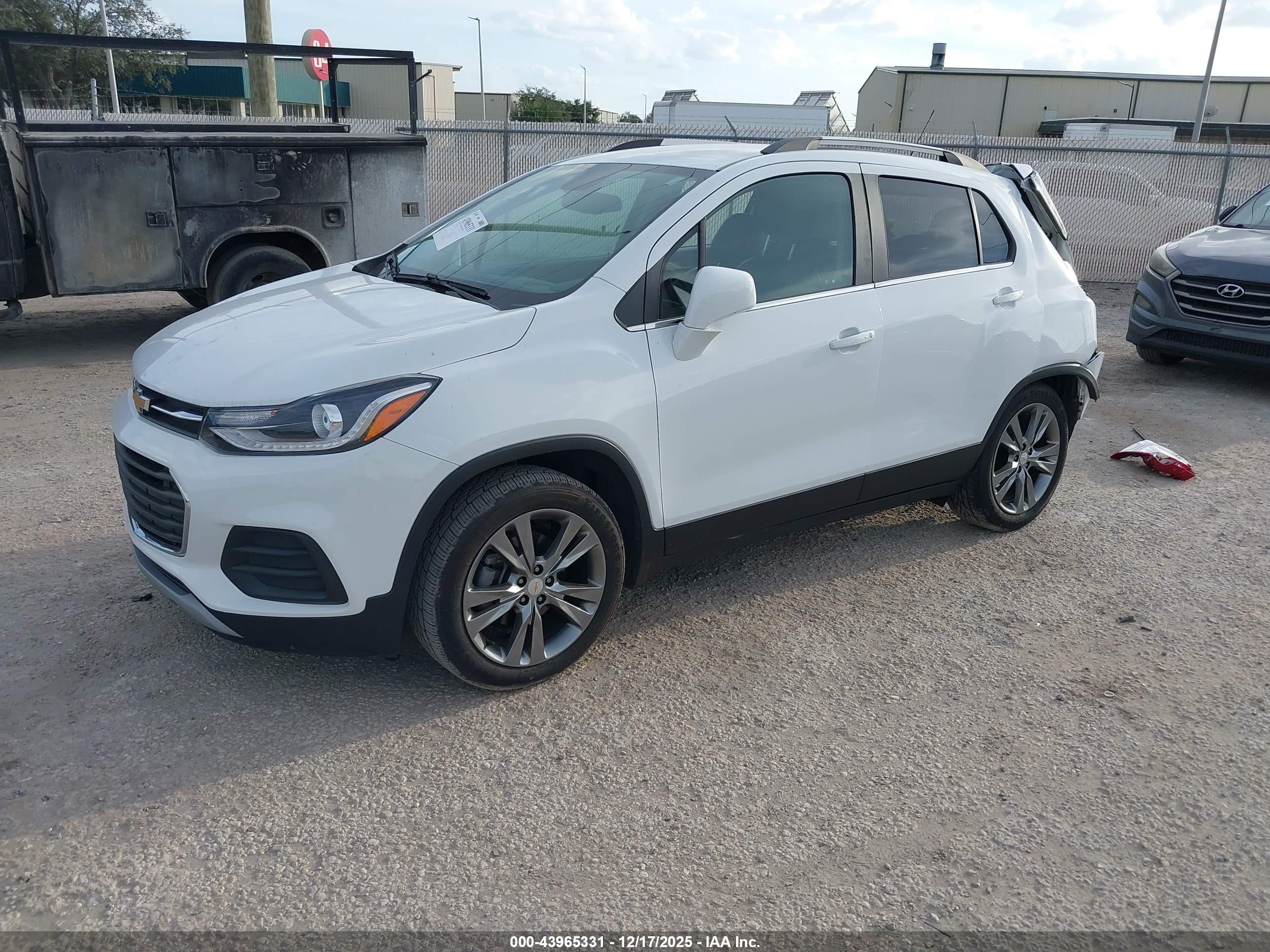 CHEVROLET TRAX image 2