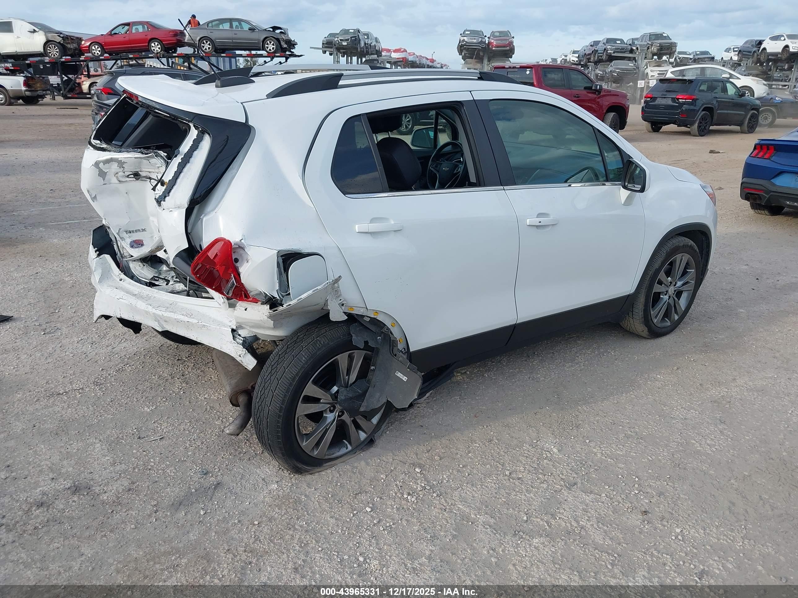 CHEVROLET TRAX image 4