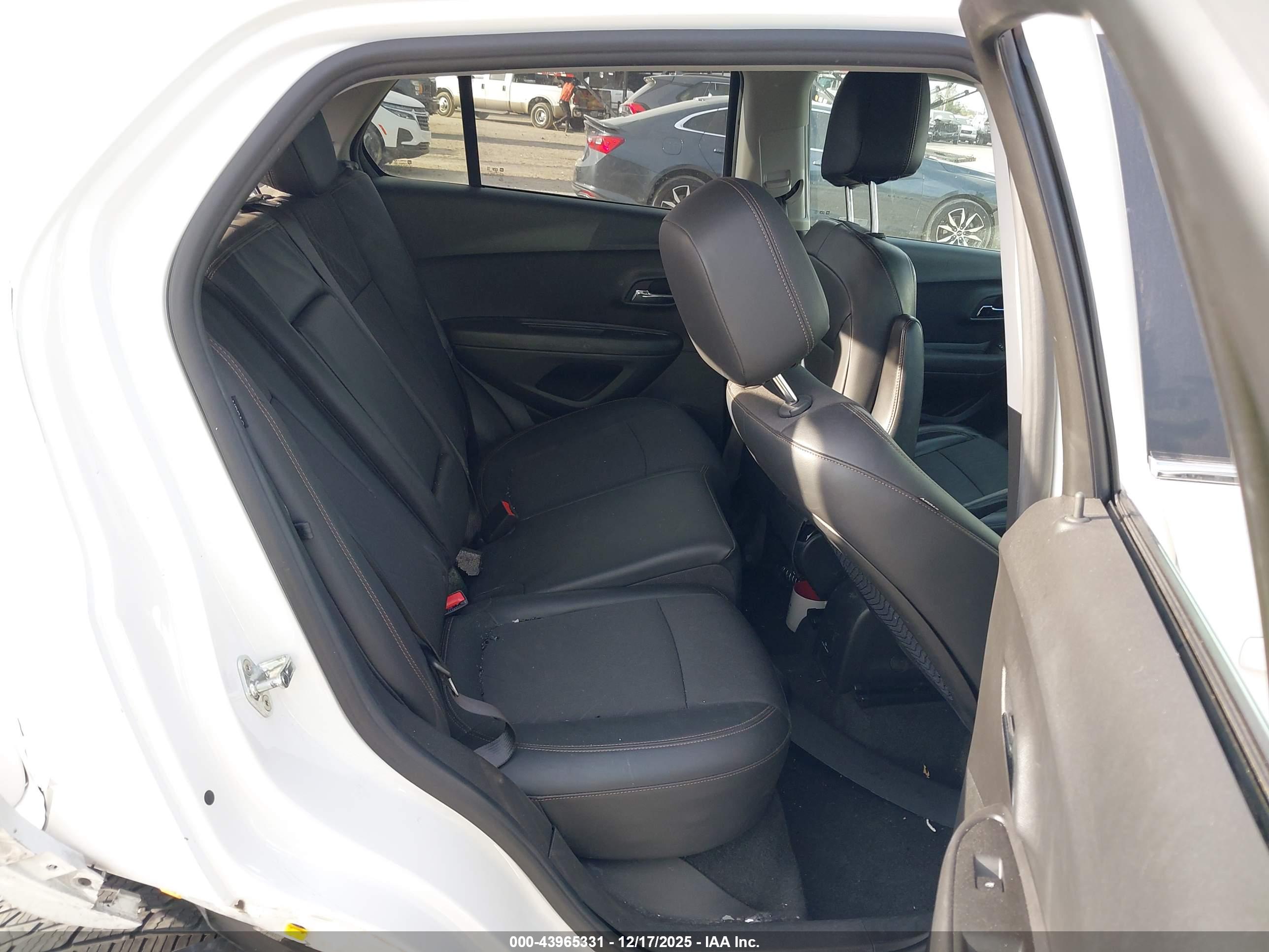 CHEVROLET TRAX image 8