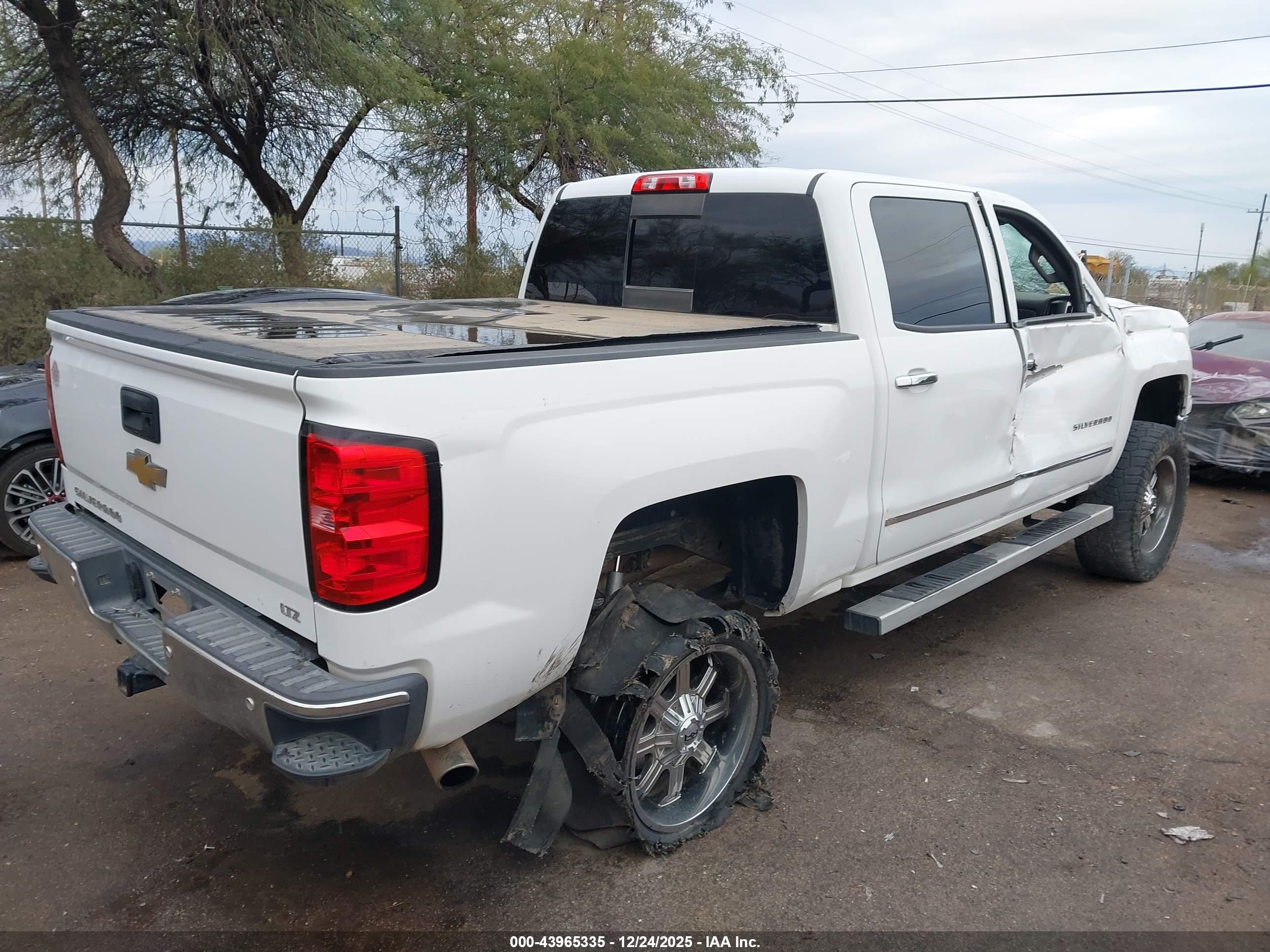 CHEVROLET SILVERADO image 4