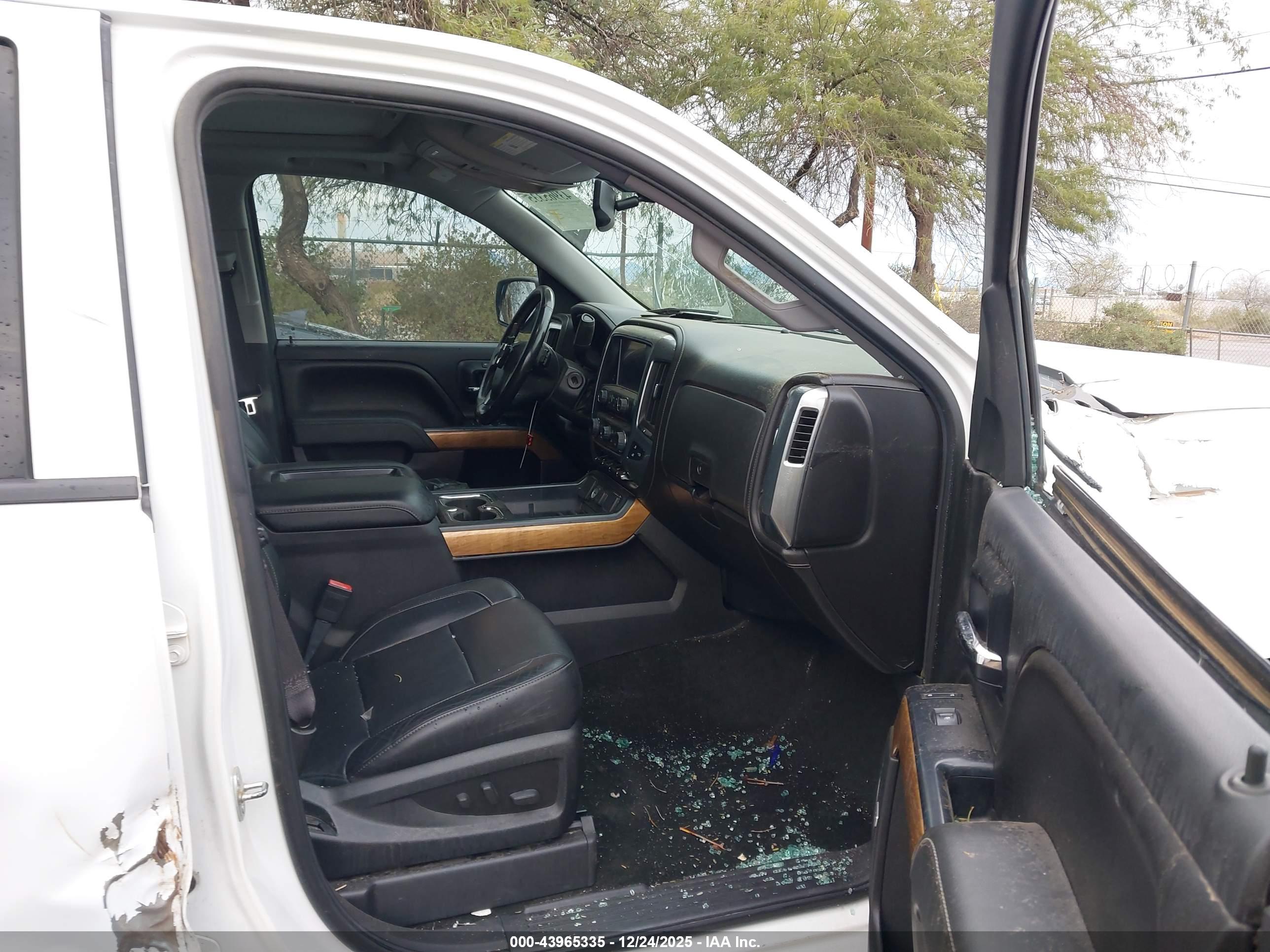 CHEVROLET SILVERADO image 5