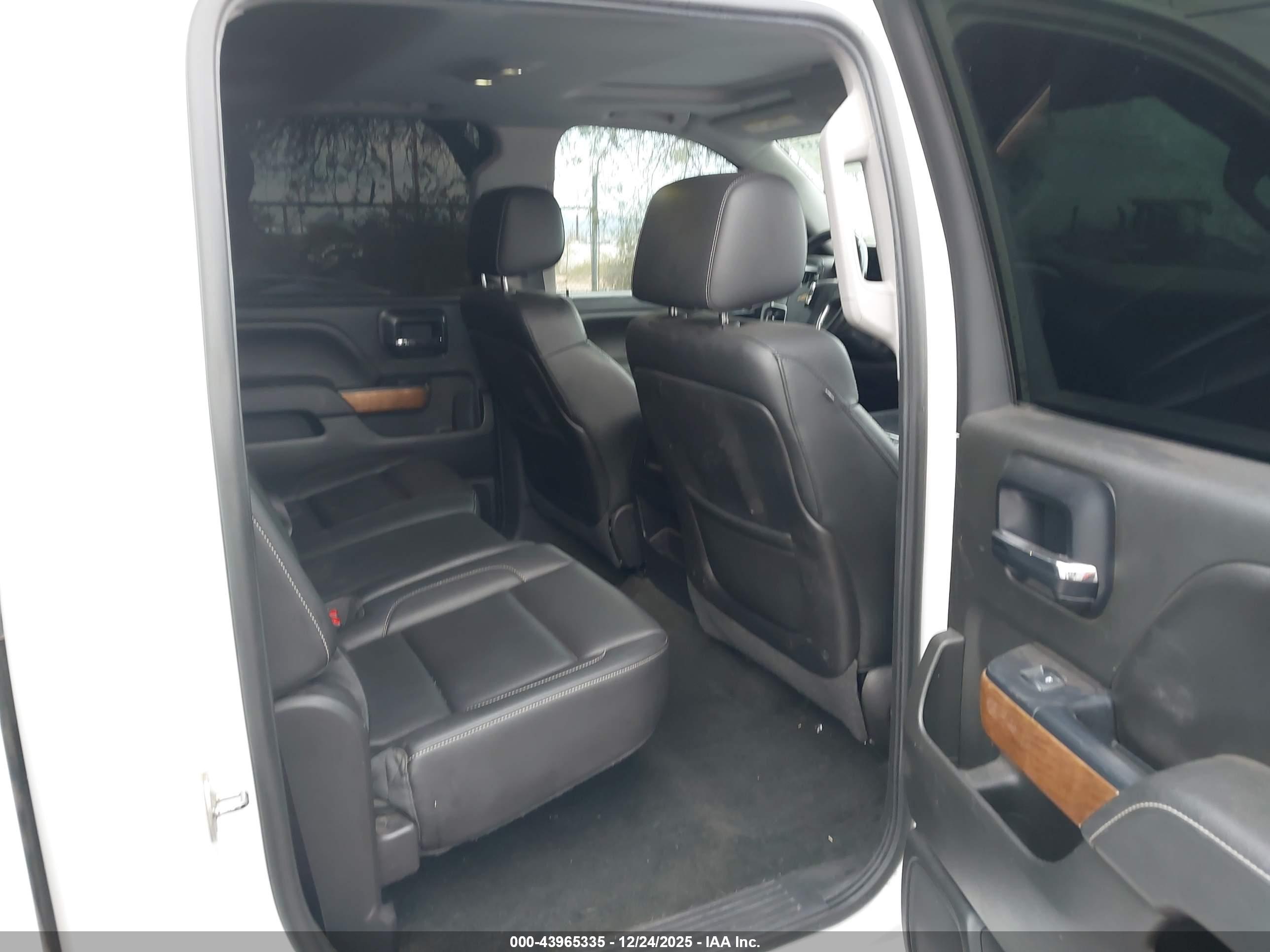 CHEVROLET SILVERADO image 8