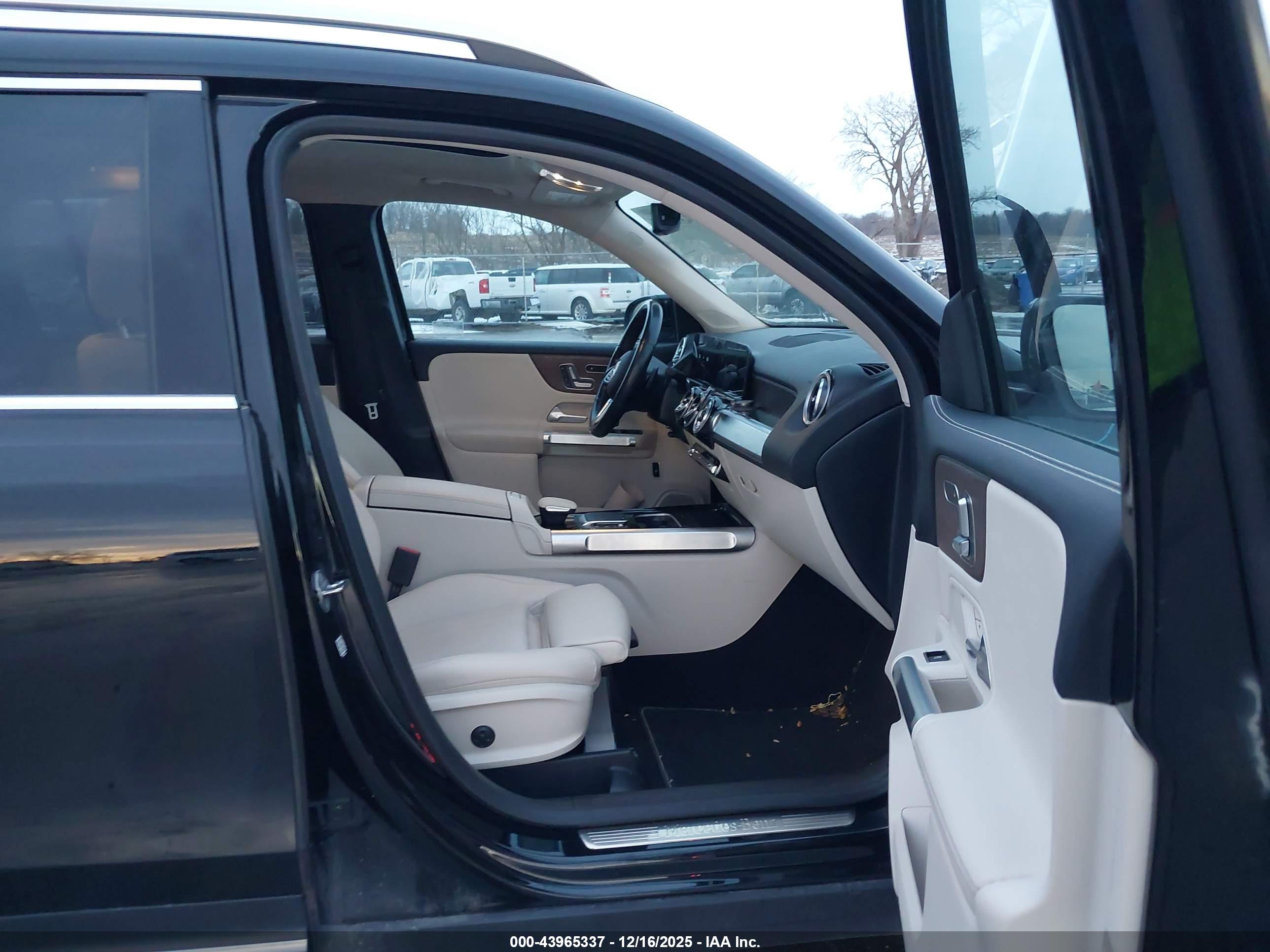 MERCEDES-BENZ GLB image 5