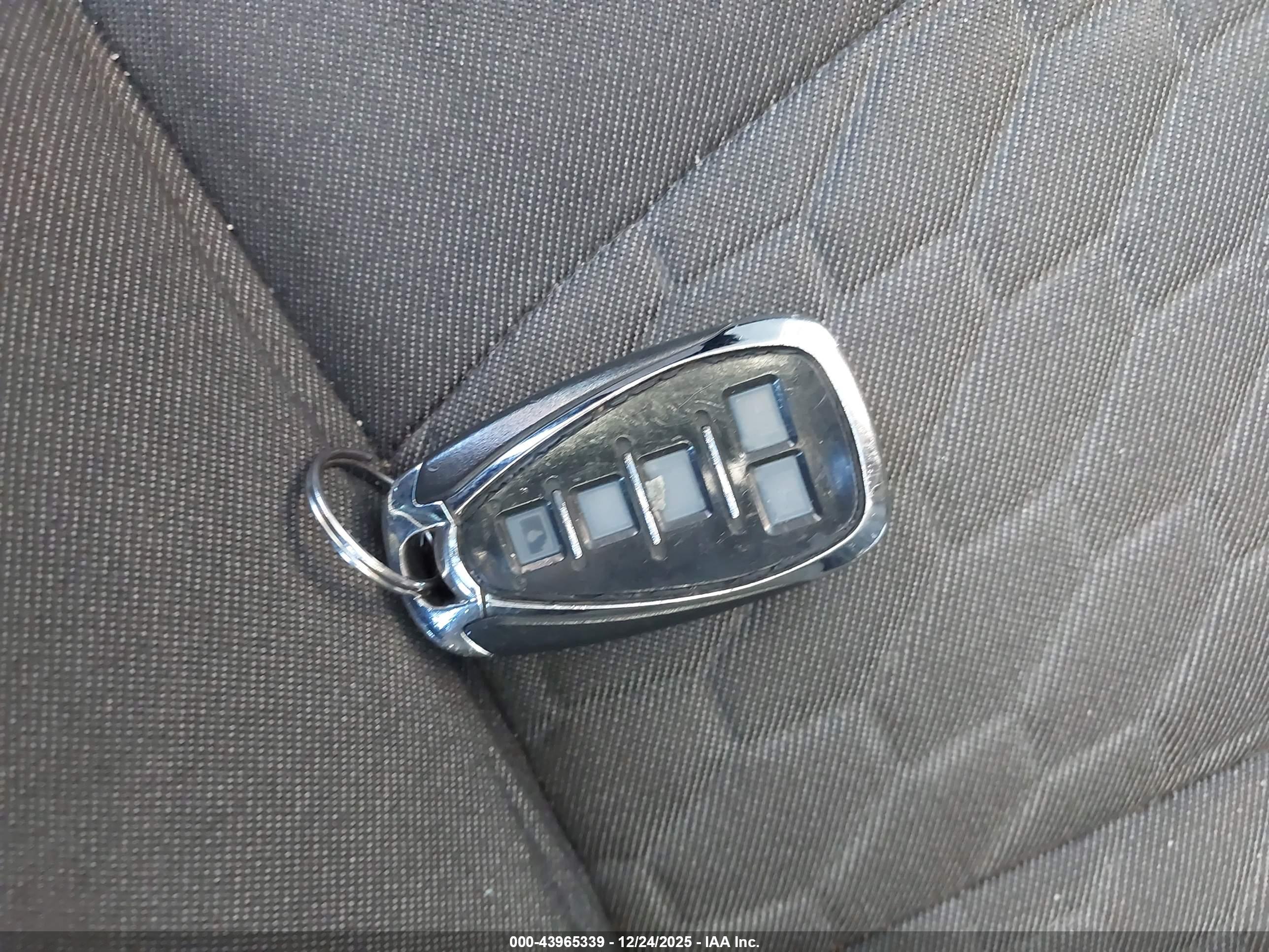 CHEVROLET EQUINOX image 11