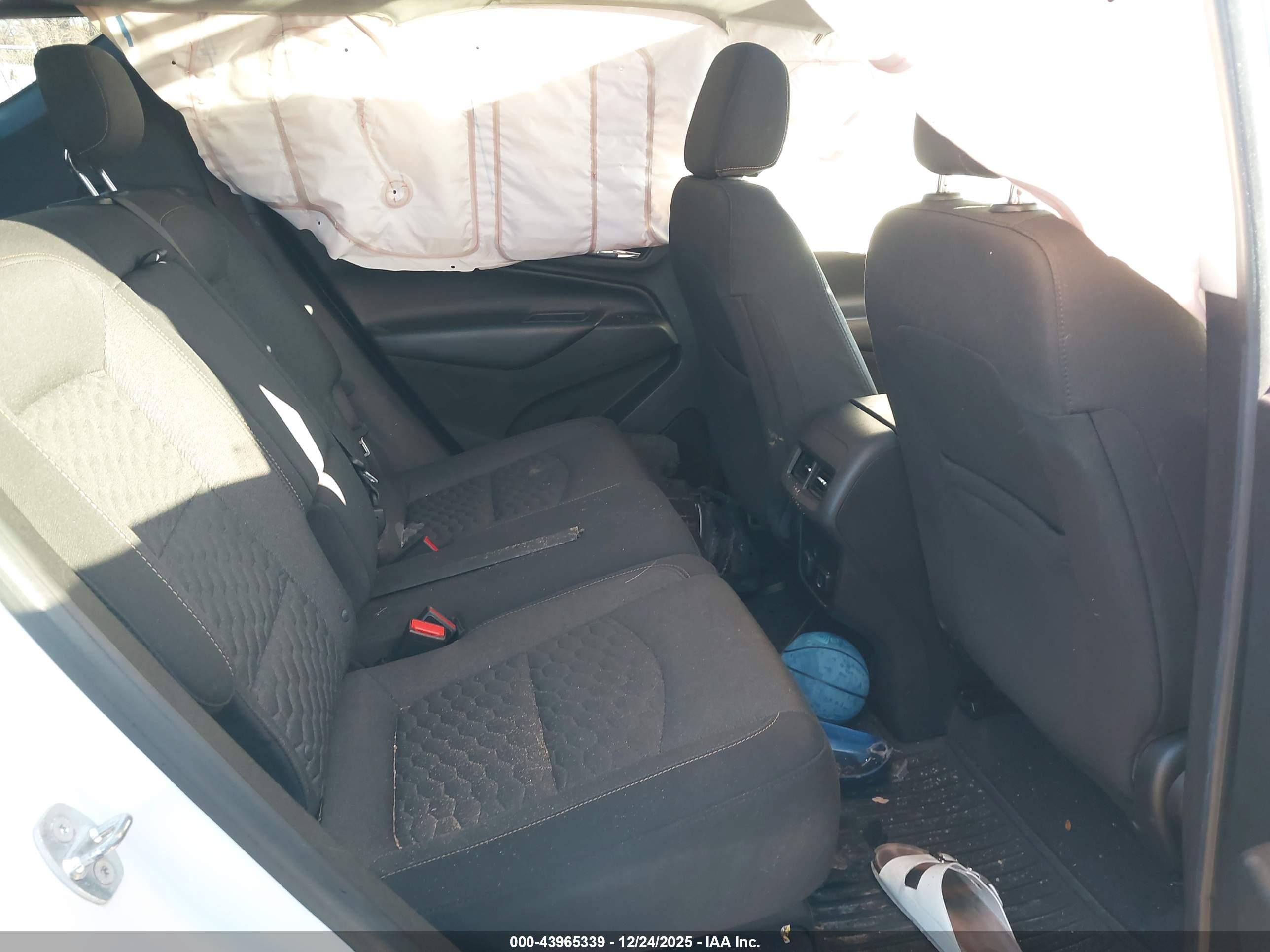 CHEVROLET EQUINOX image 8