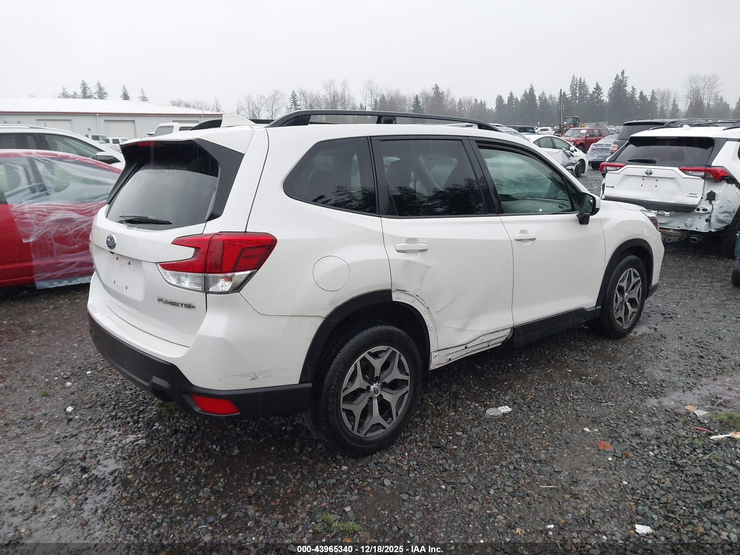SUBARU FORESTER image 4