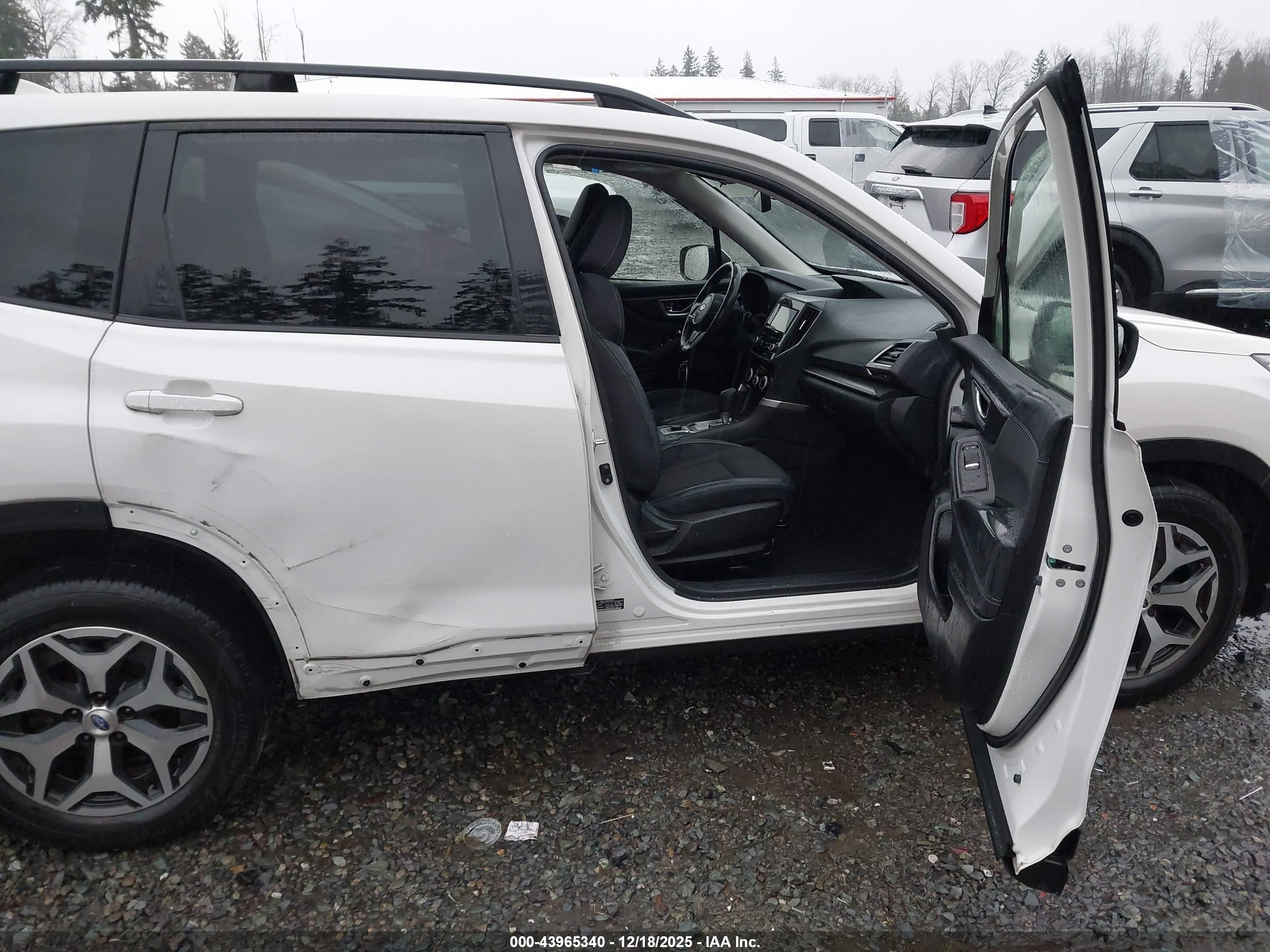 SUBARU FORESTER image 5