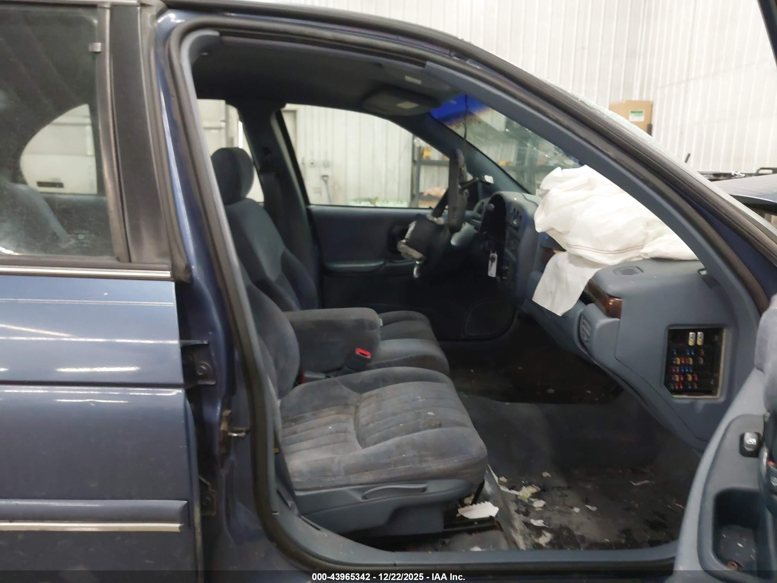 CHEVROLET LUMINA image 5