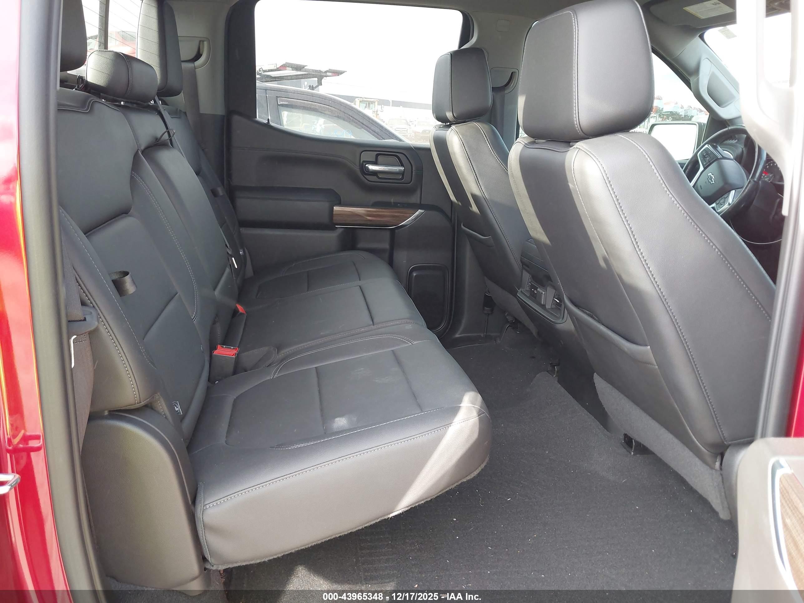 CHEVROLET SILVERADO image 8