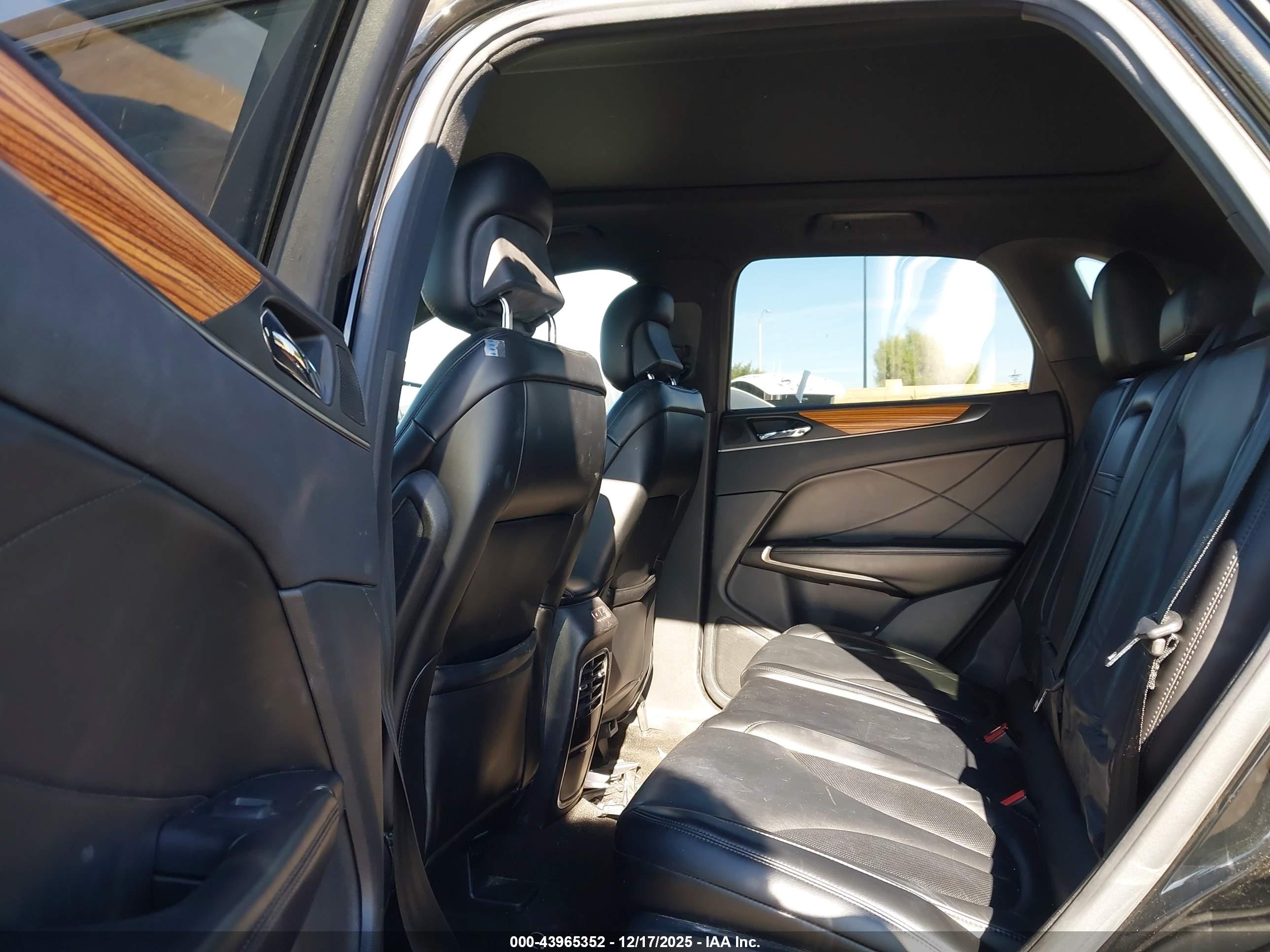 LINCOLN MKC image 8