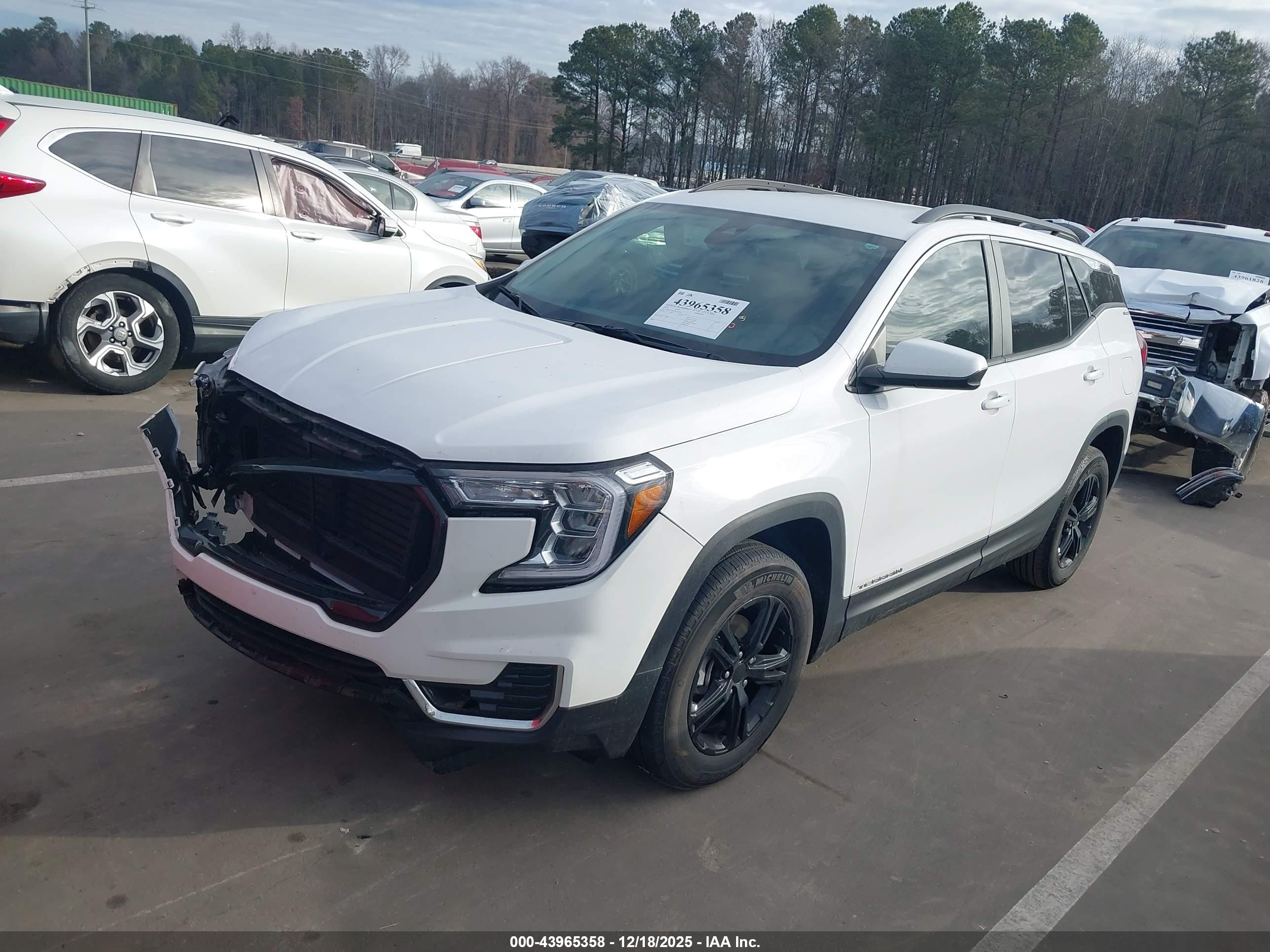GMC TERRAIN image 2