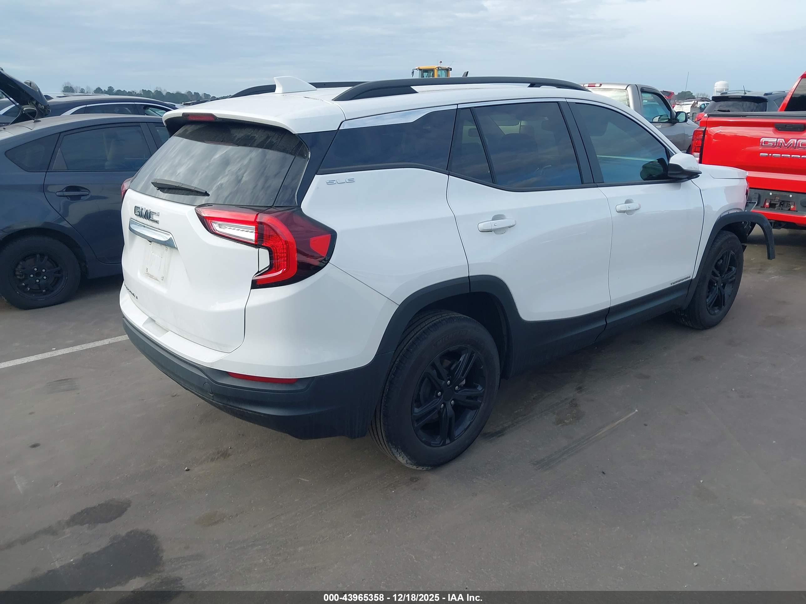 GMC TERRAIN image 4
