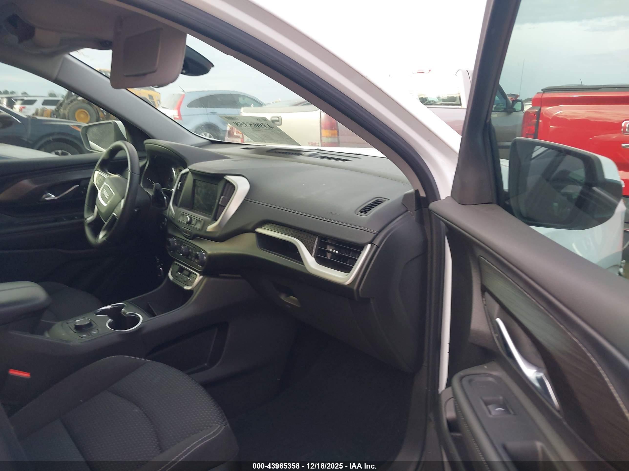 GMC TERRAIN image 5
