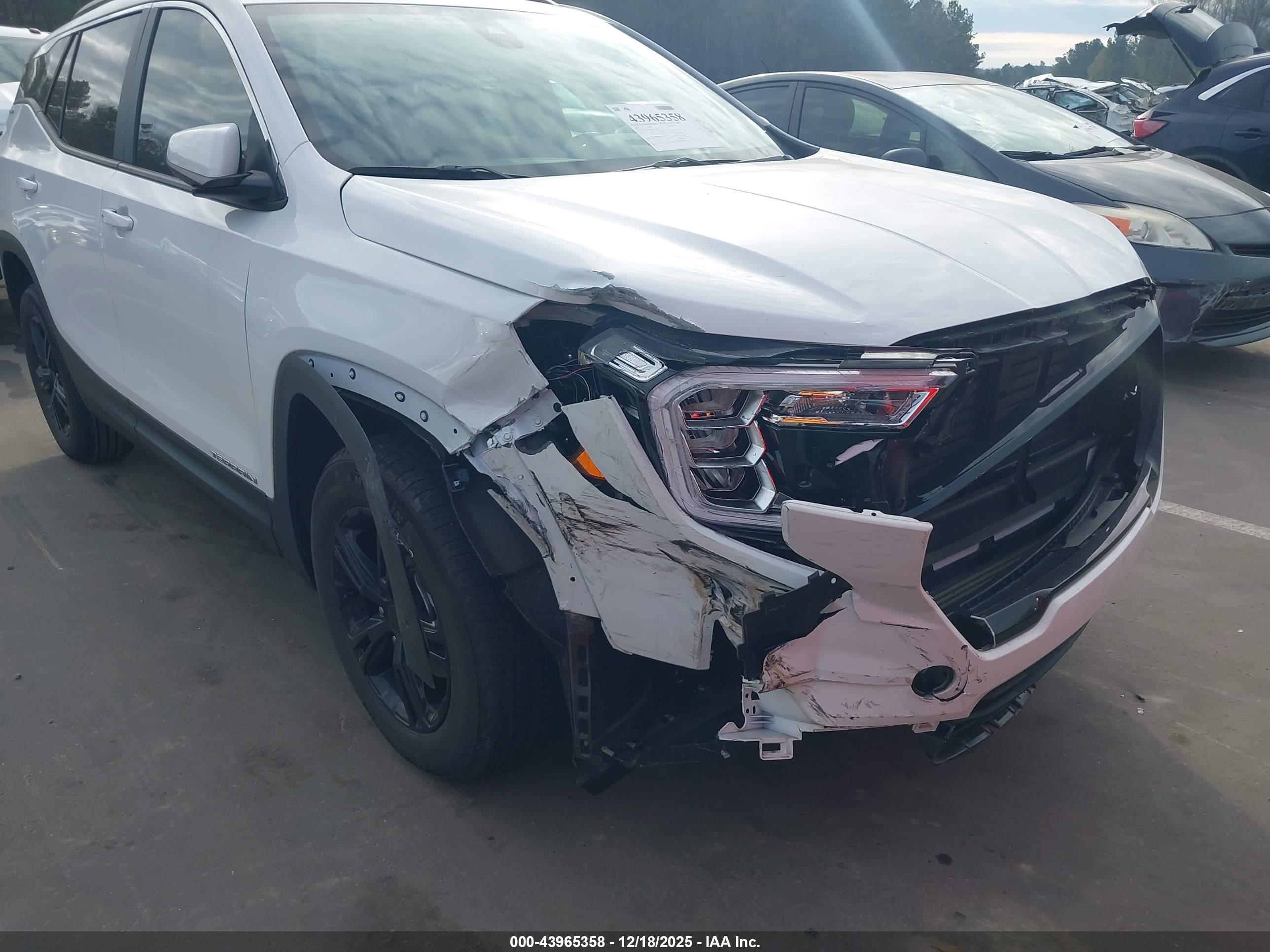 GMC TERRAIN image 6