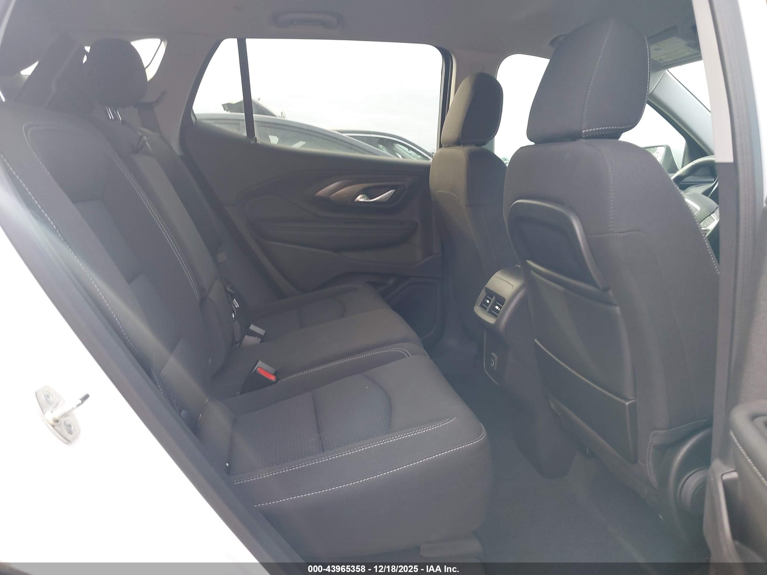GMC TERRAIN image 8