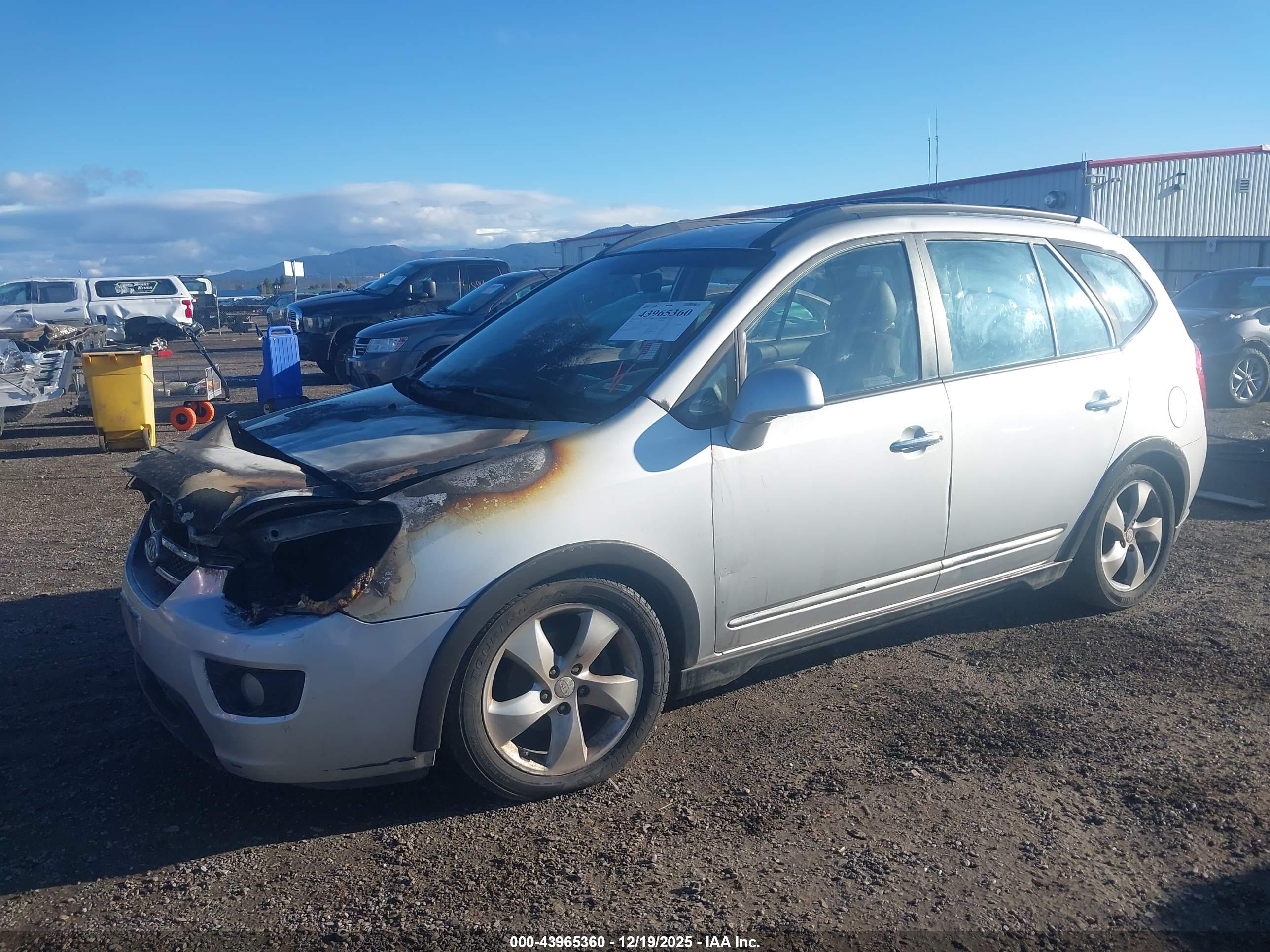 KIA RONDO image 2
