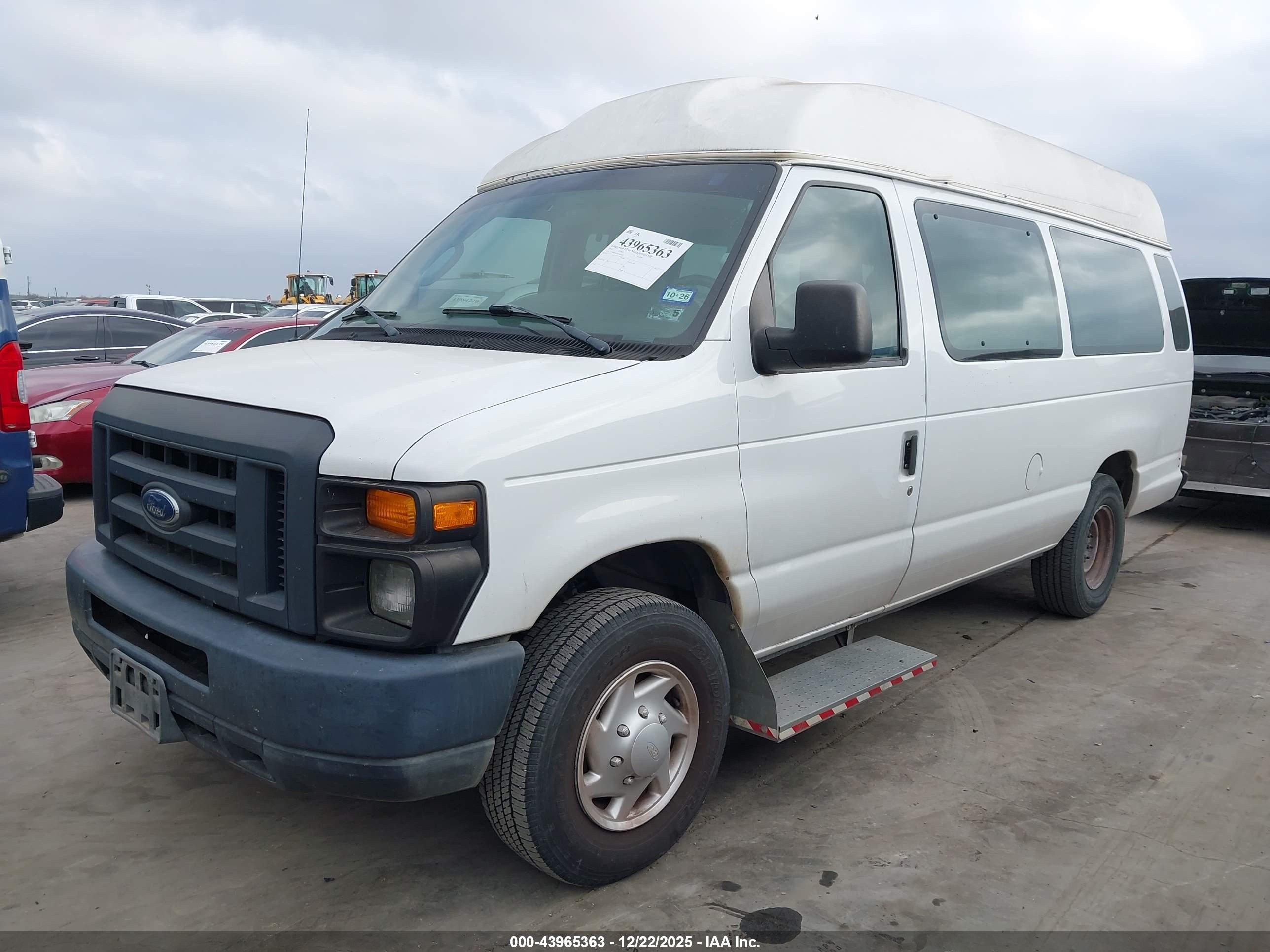 FORD E-250 image 2