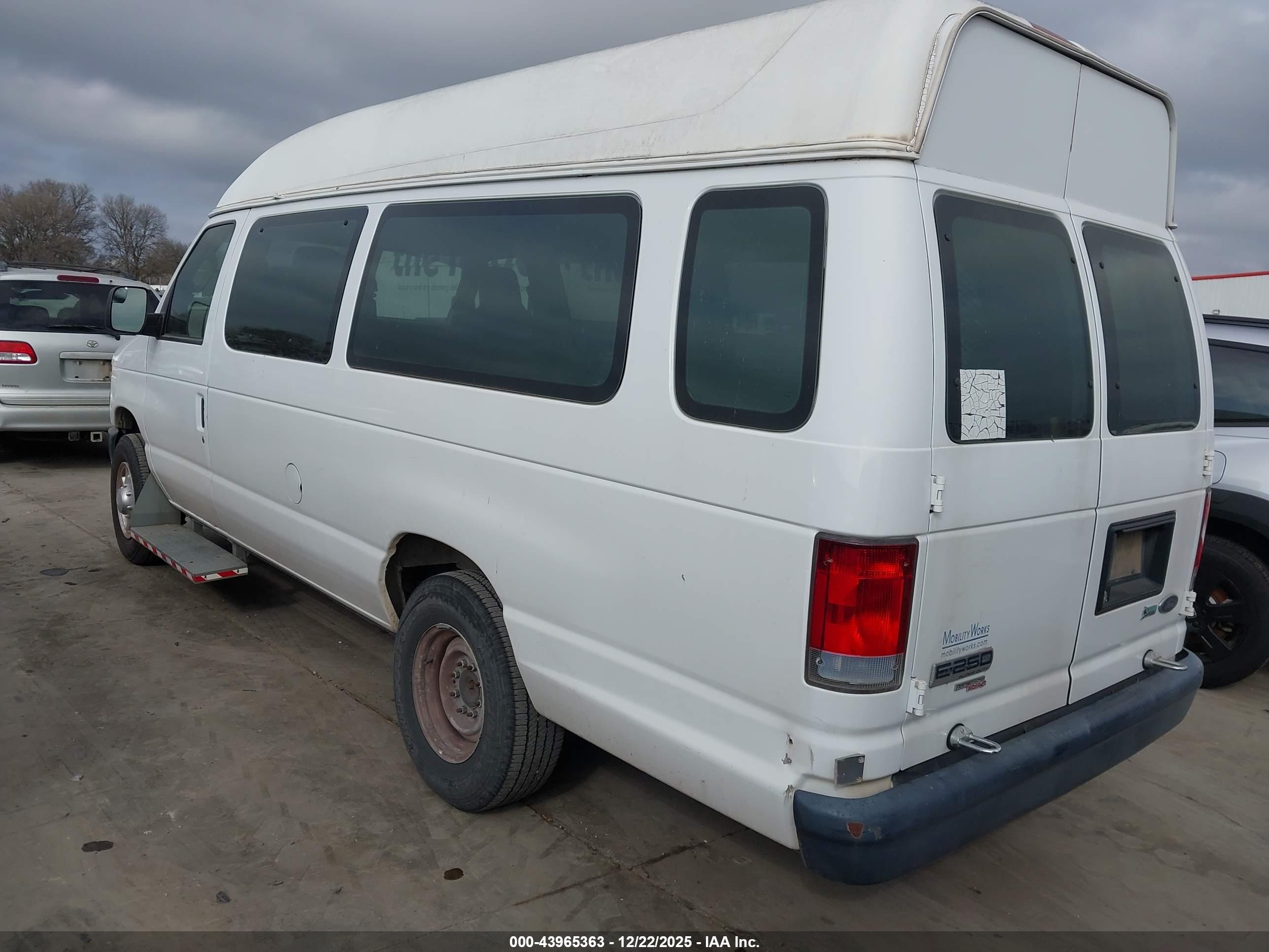 FORD E-250 image 3