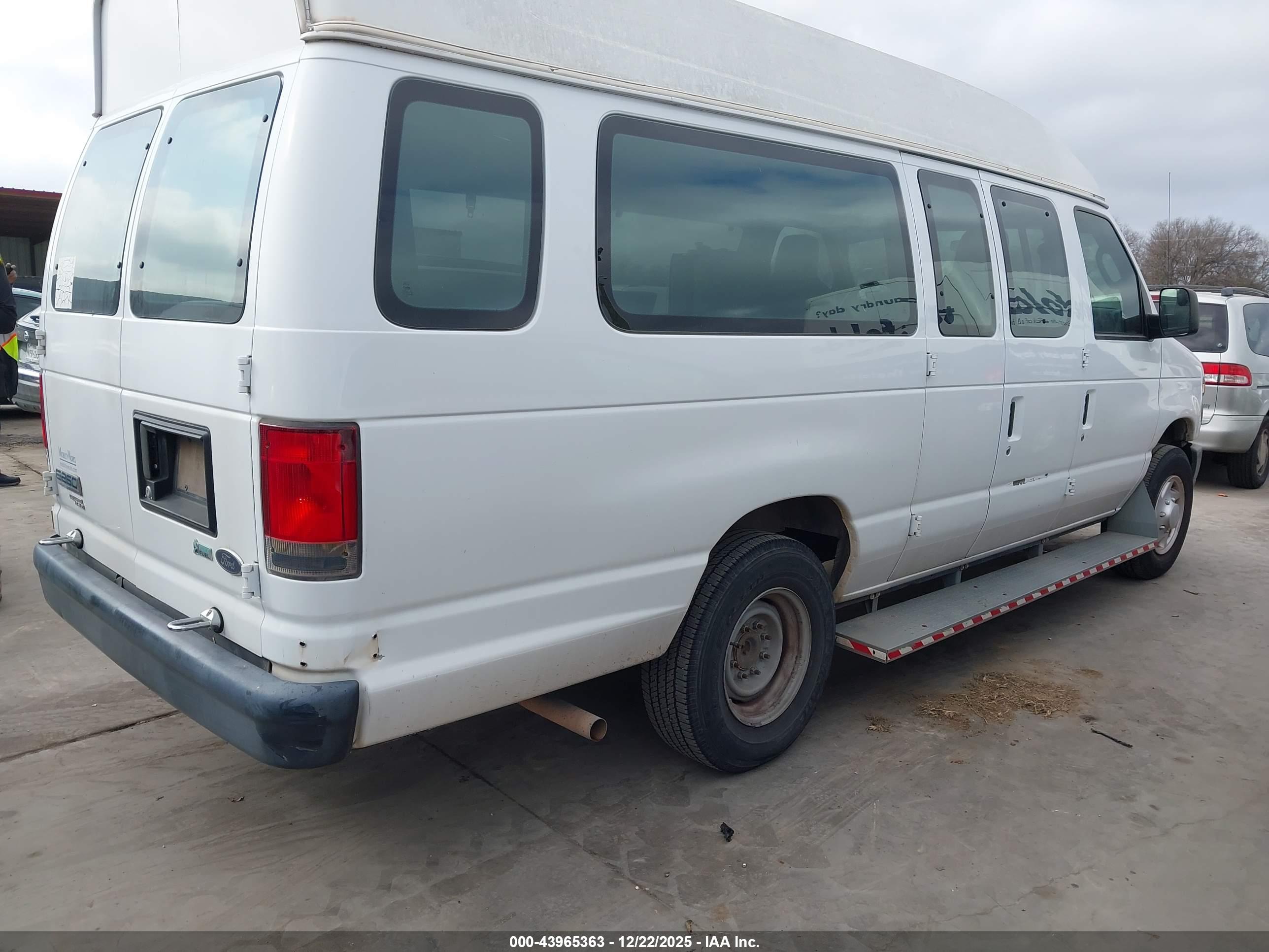 FORD E-250 image 4