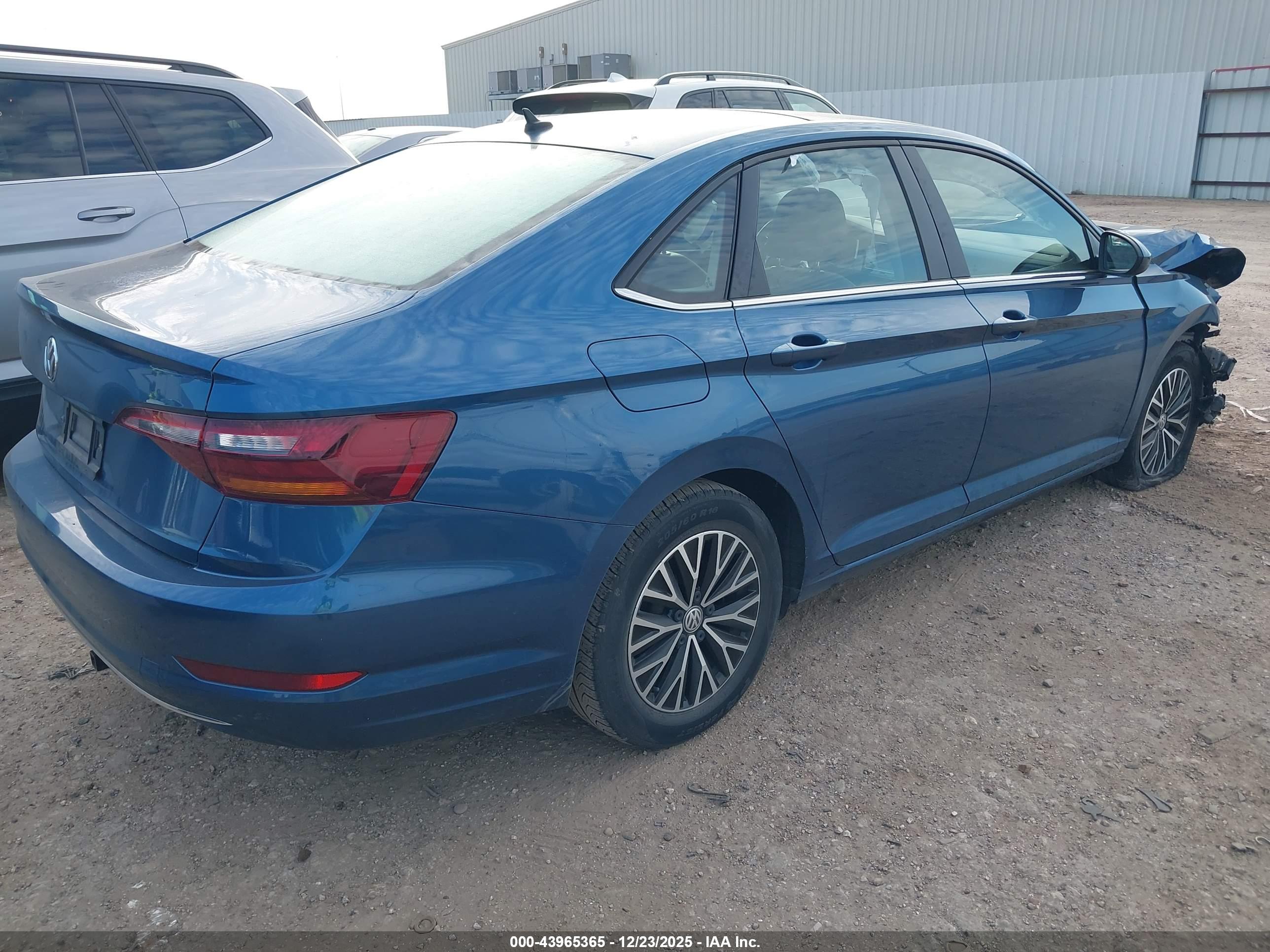 VOLKSWAGEN JETTA image 4