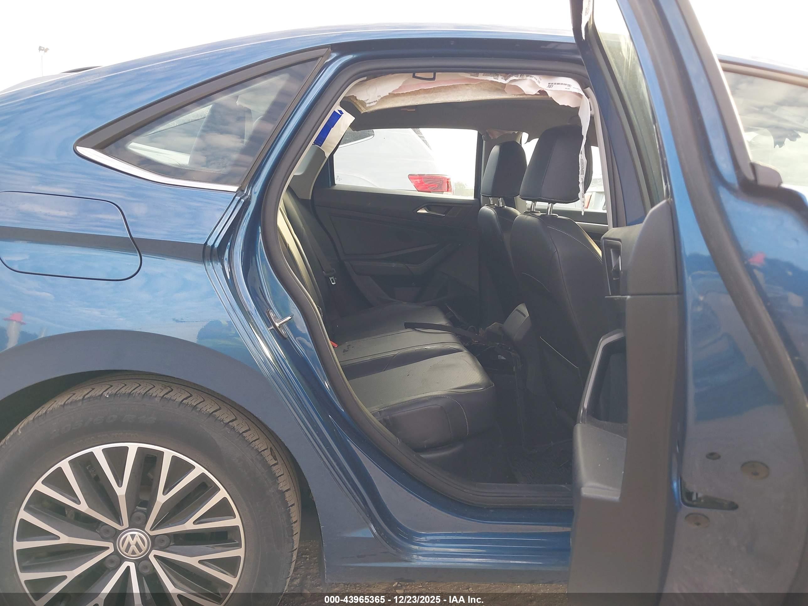 VOLKSWAGEN JETTA image 8