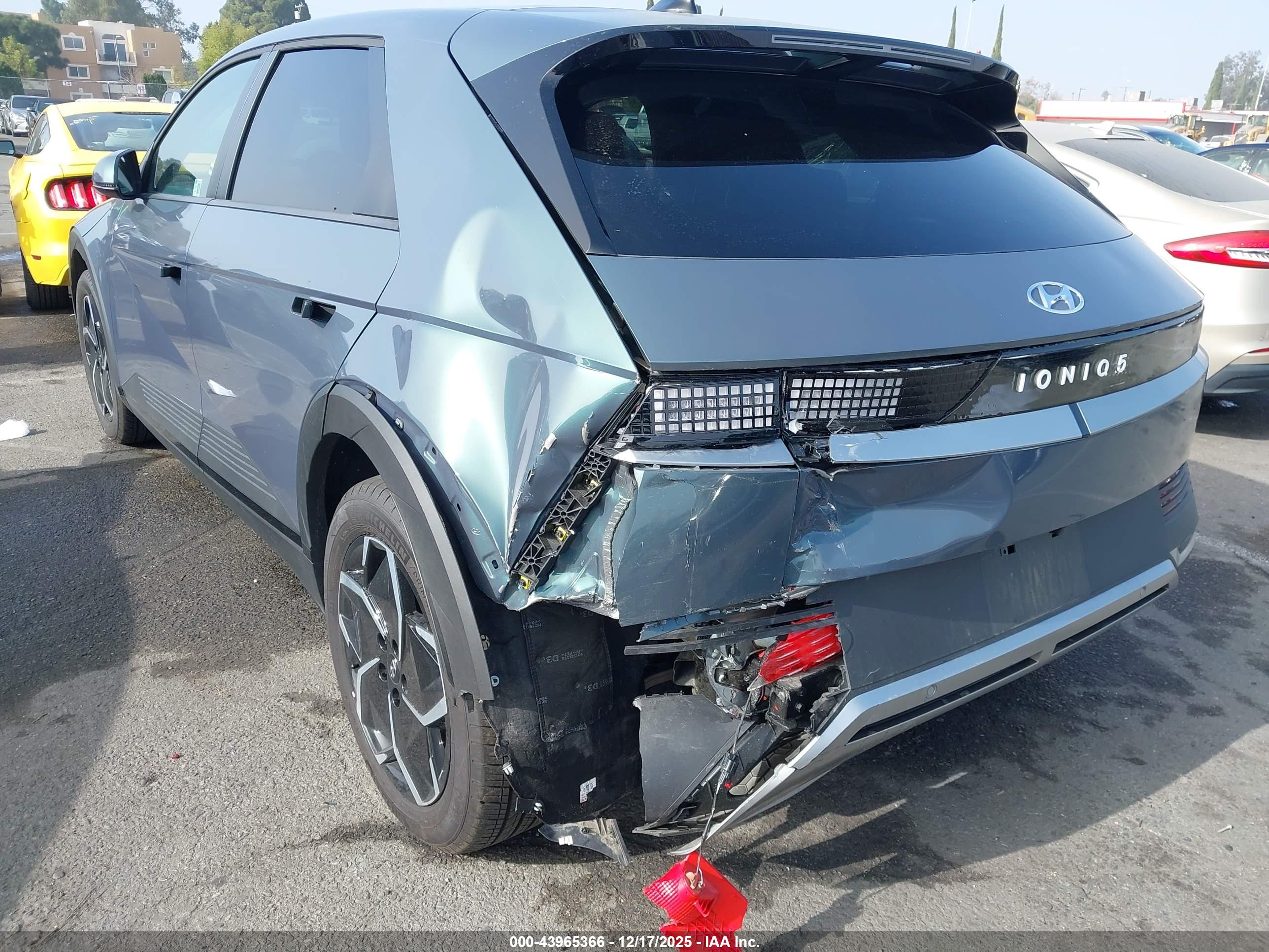 HYUNDAI IONIQ image 3