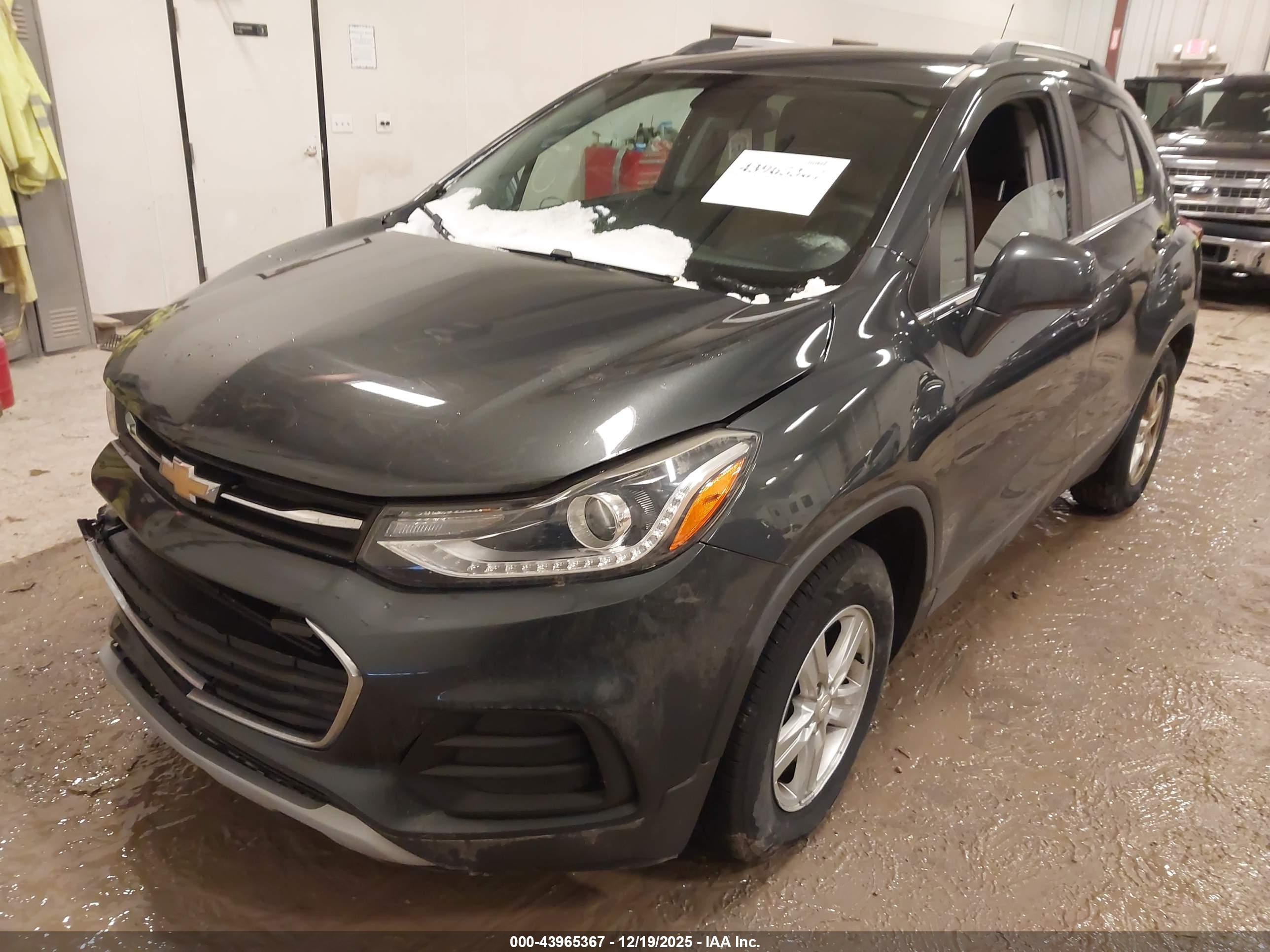 CHEVROLET TRAX image 2