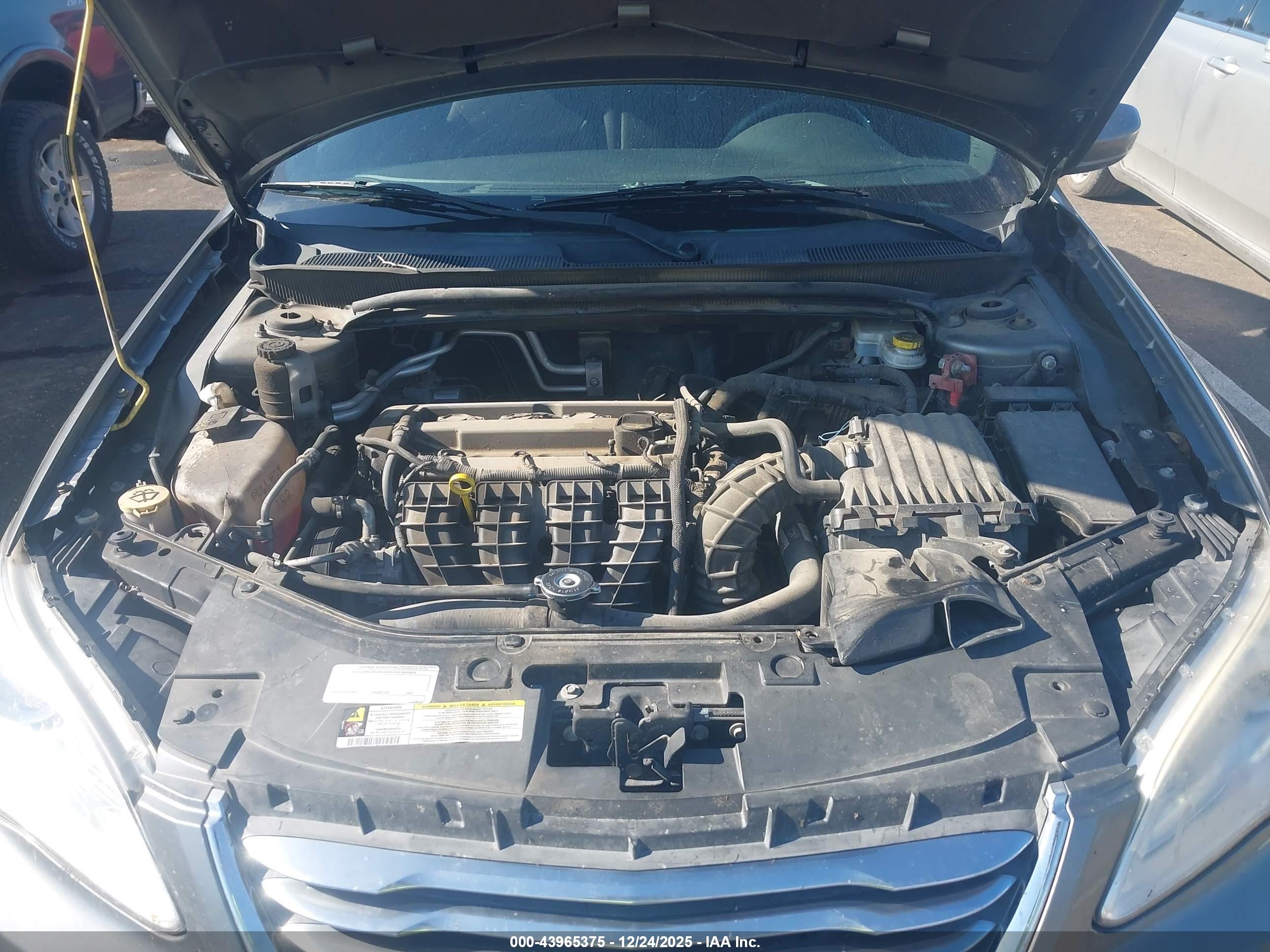 CHRYSLER 200 image 10