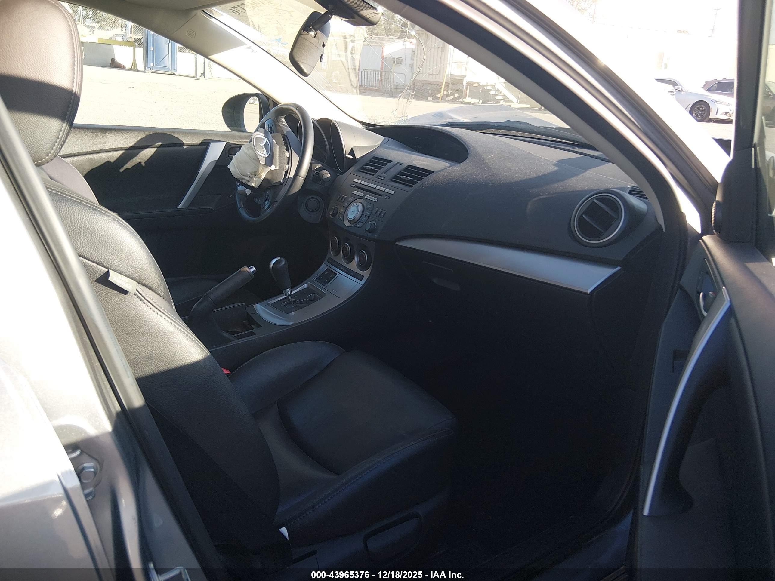 MAZDA MAZDA3 image 5